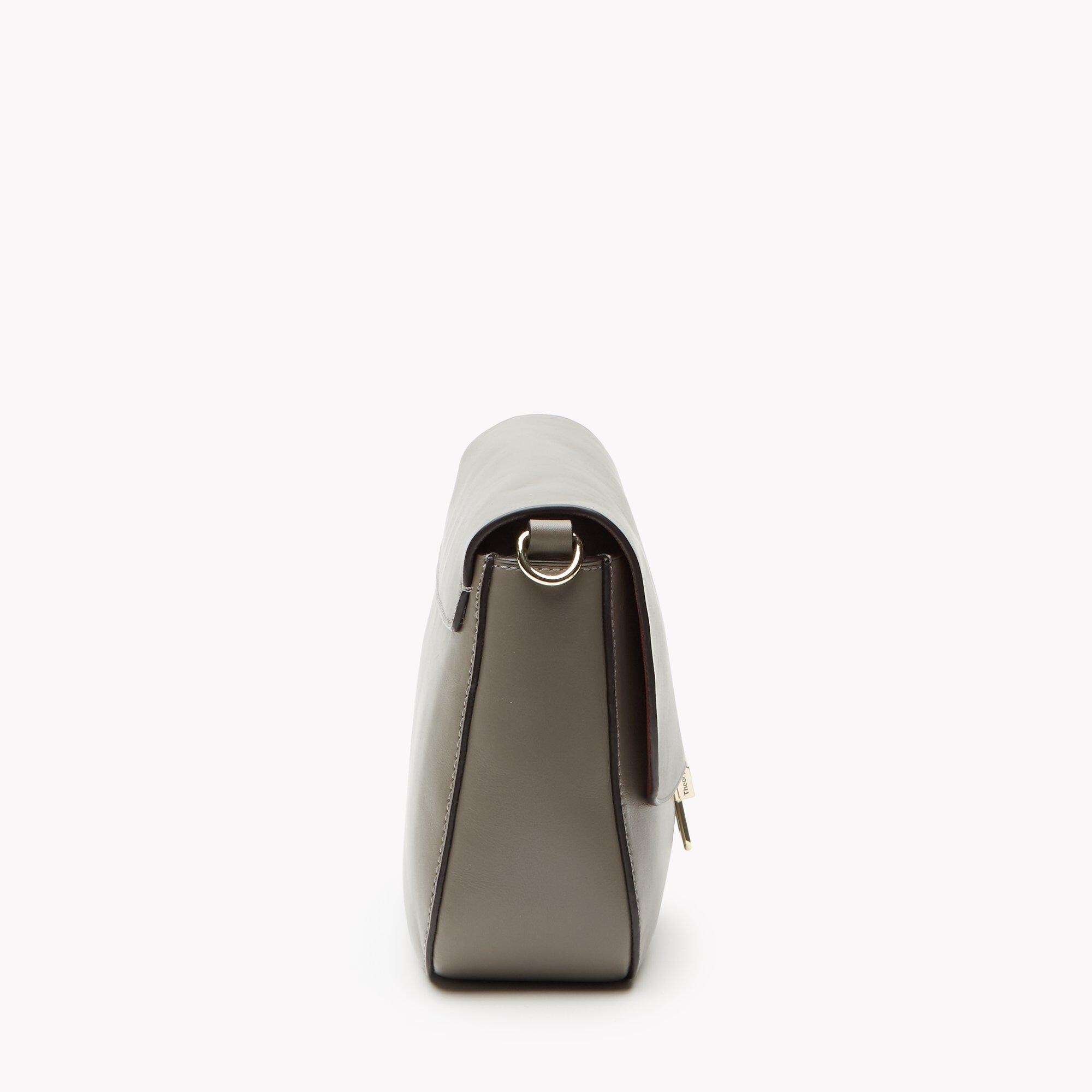 Perry Saddle Bag in Leather