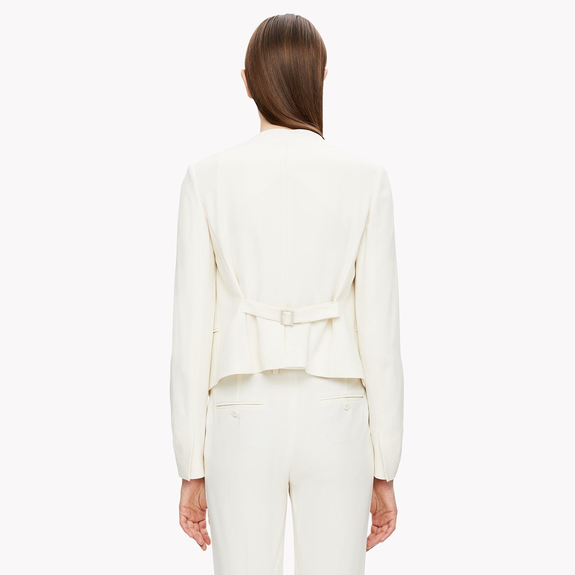 Clean Blazer With Back Buckle