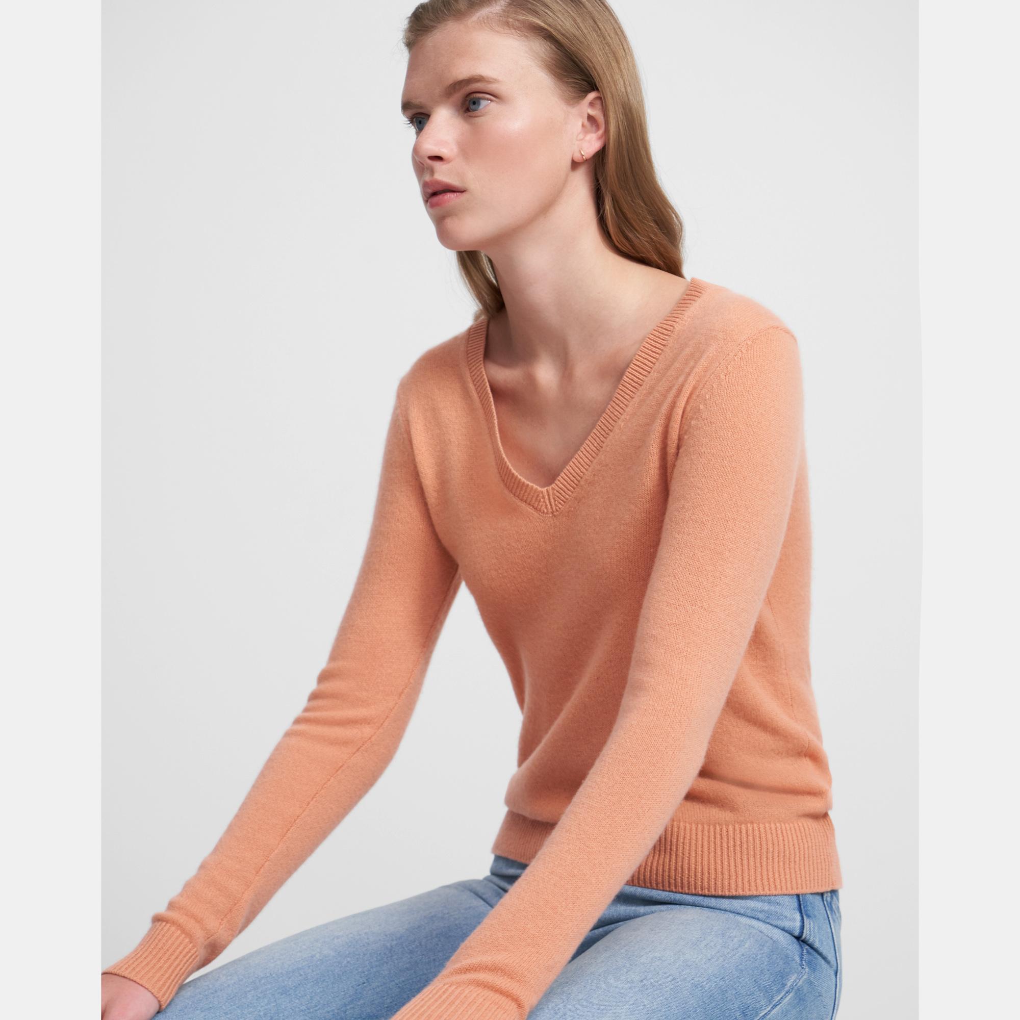V-Neck Sweater in Feather Cashmere