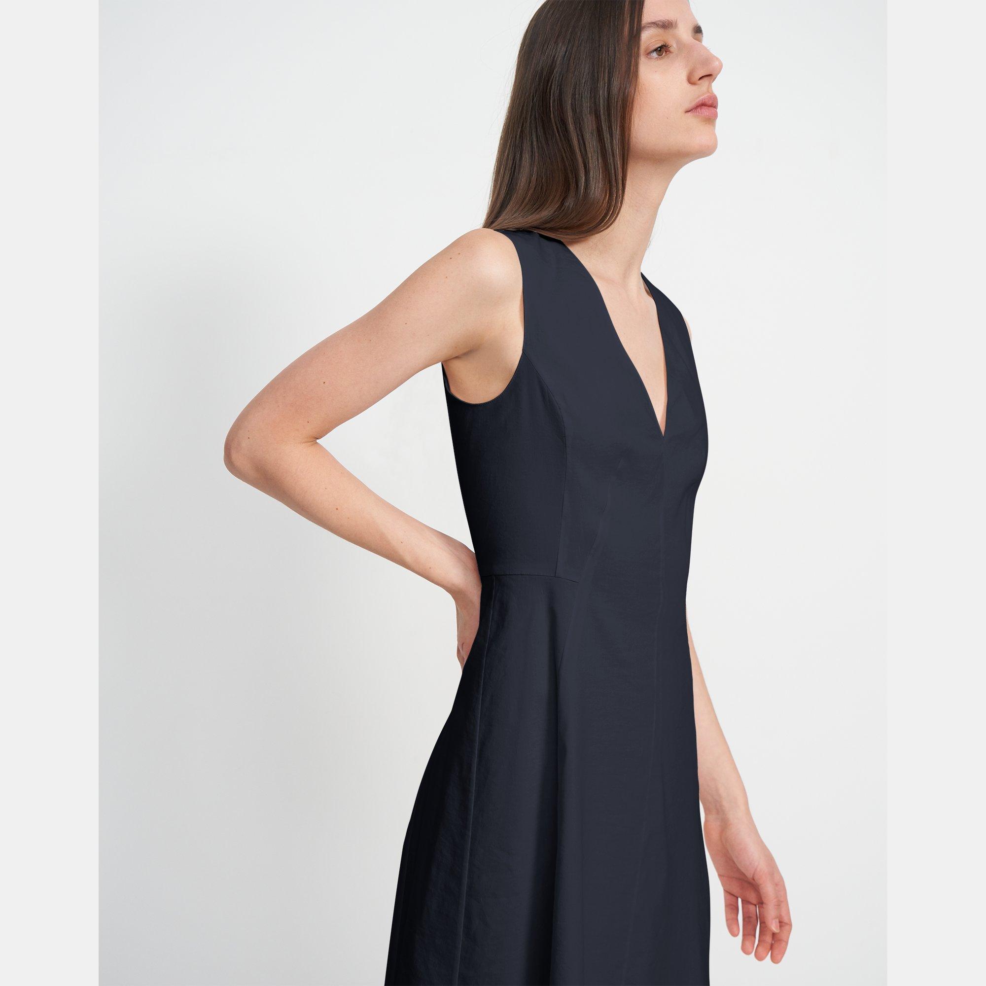 Seamed V-Neck Dress in Good Linen