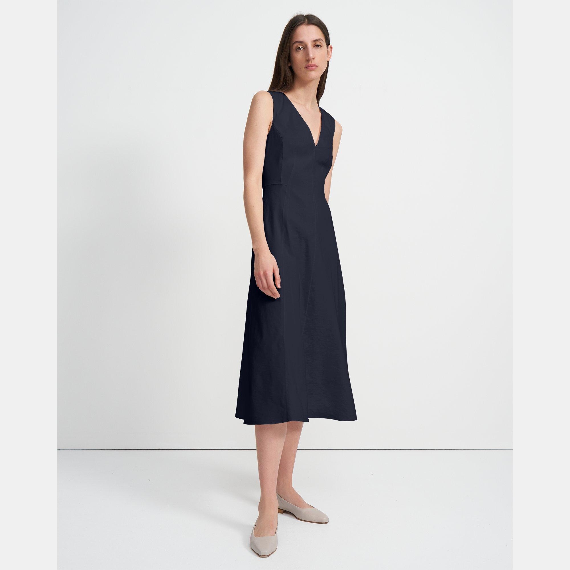 Seamed V-Neck Dress in Good Linen
