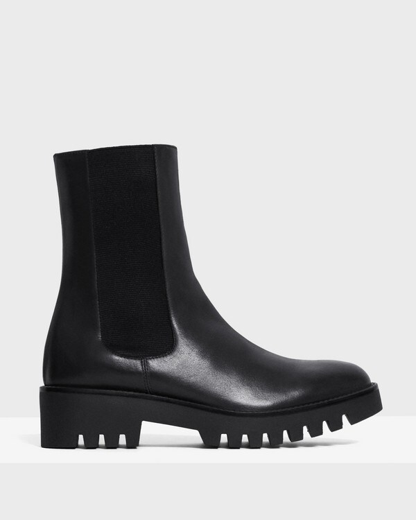 Chelsea Boot in Glossed Leather