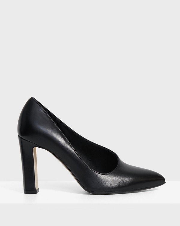 Asymmetrical Pump in Glossed Leather