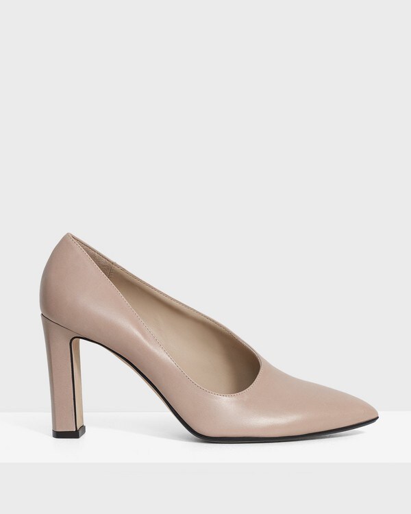 Asymmetrical Pump in Glossed Leather