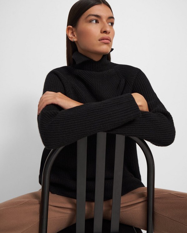 Moving Rib Turtleneck Sweater in Cashmere