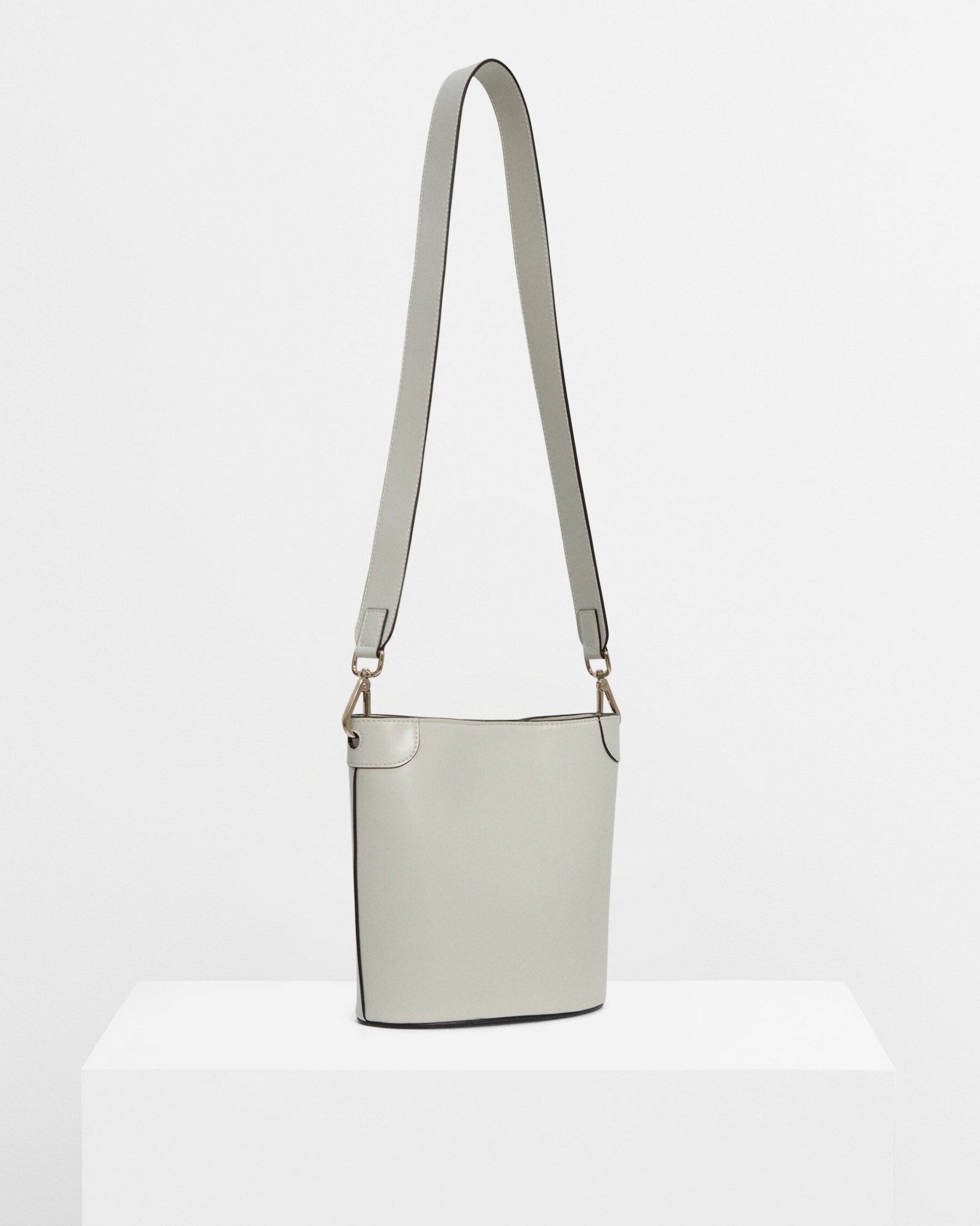 Small Bucket Bag in Leather