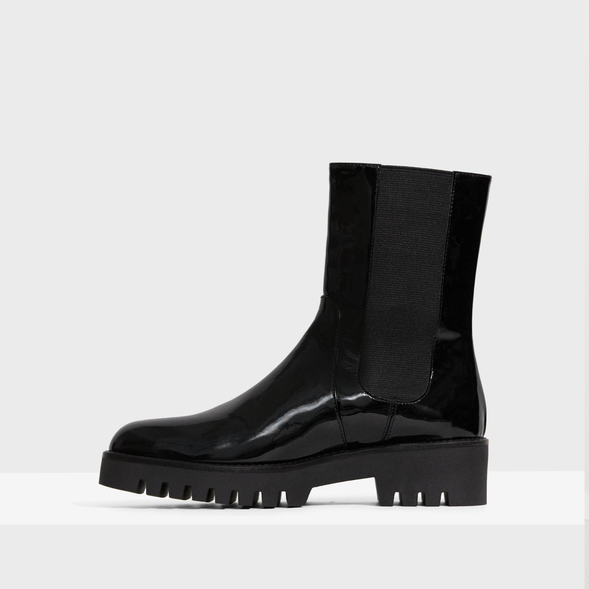 Chelseastiefel aus Lackleder