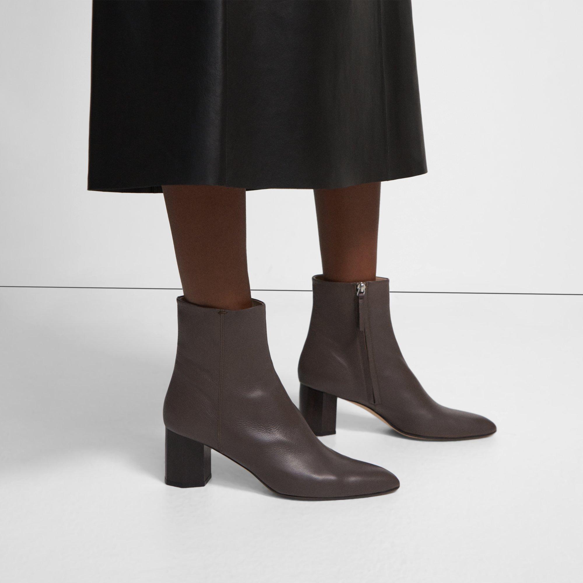 띠어리 Theory Ankle Bootie in Leather,ELM