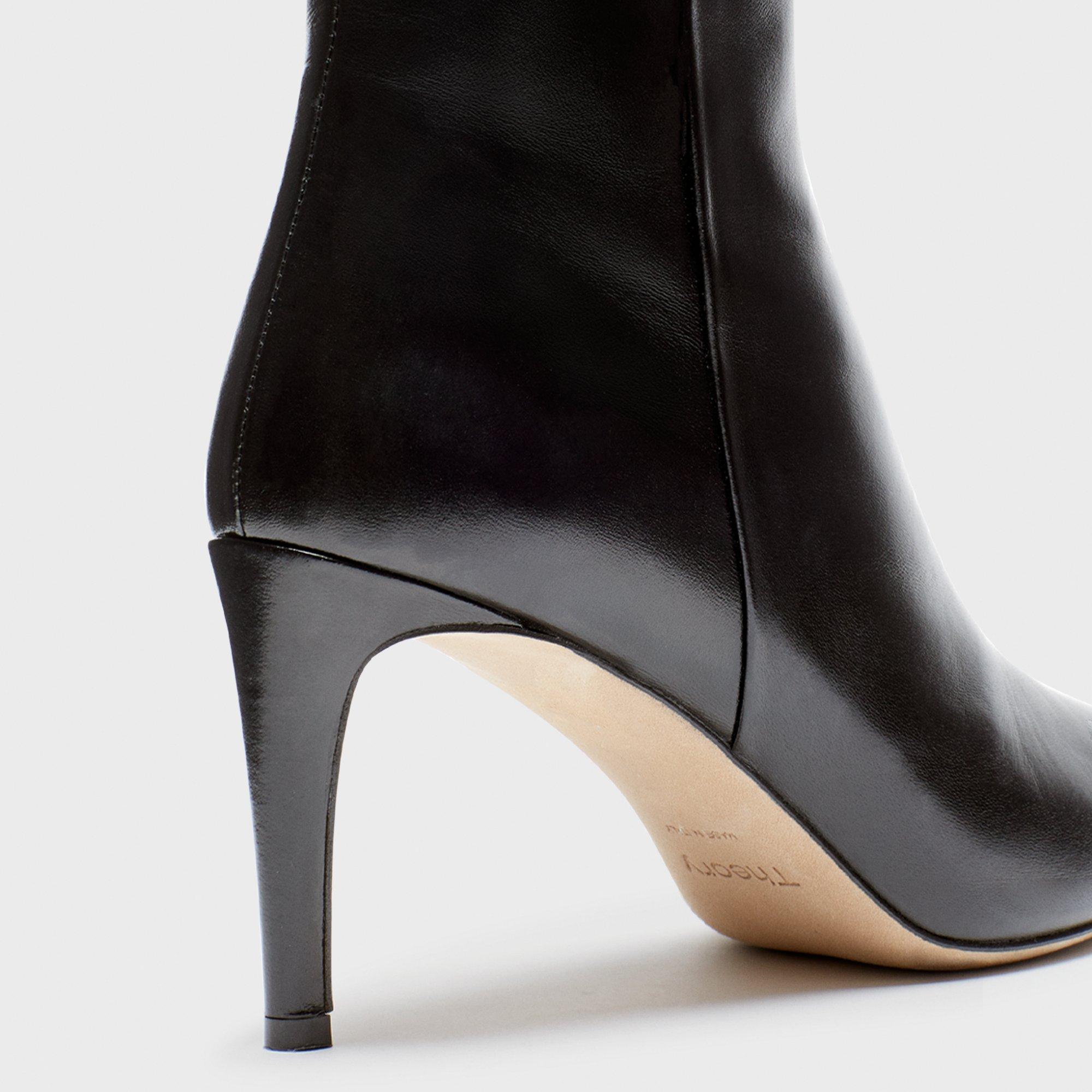 Heel Bootie in Leather