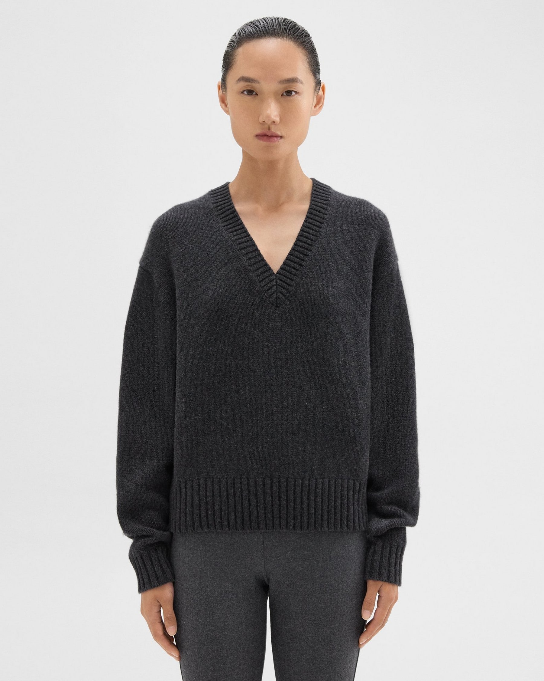 Theory V-Neck Sweater in Recycled Wool-Cashmere