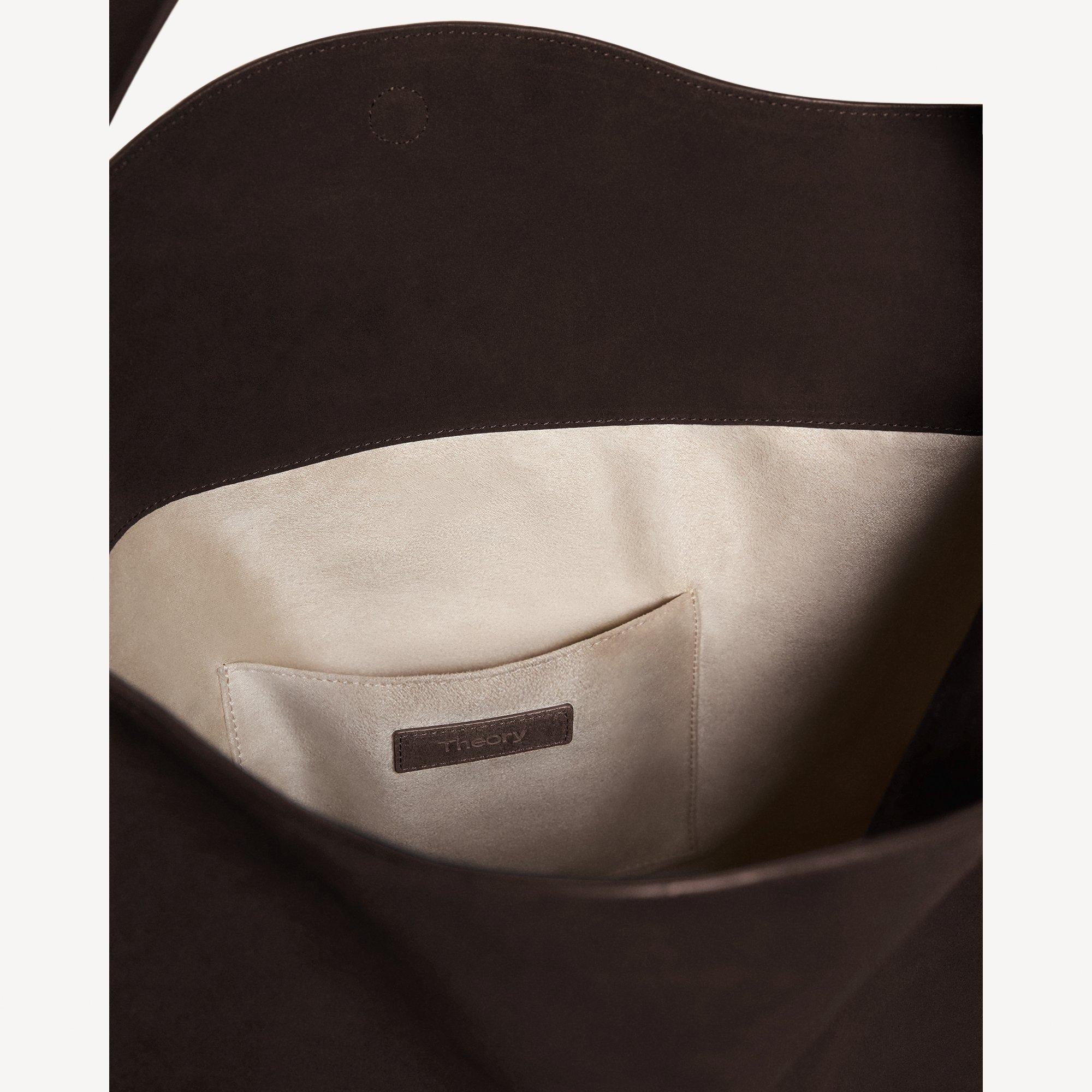 Hobo Bag aus Veloursleder