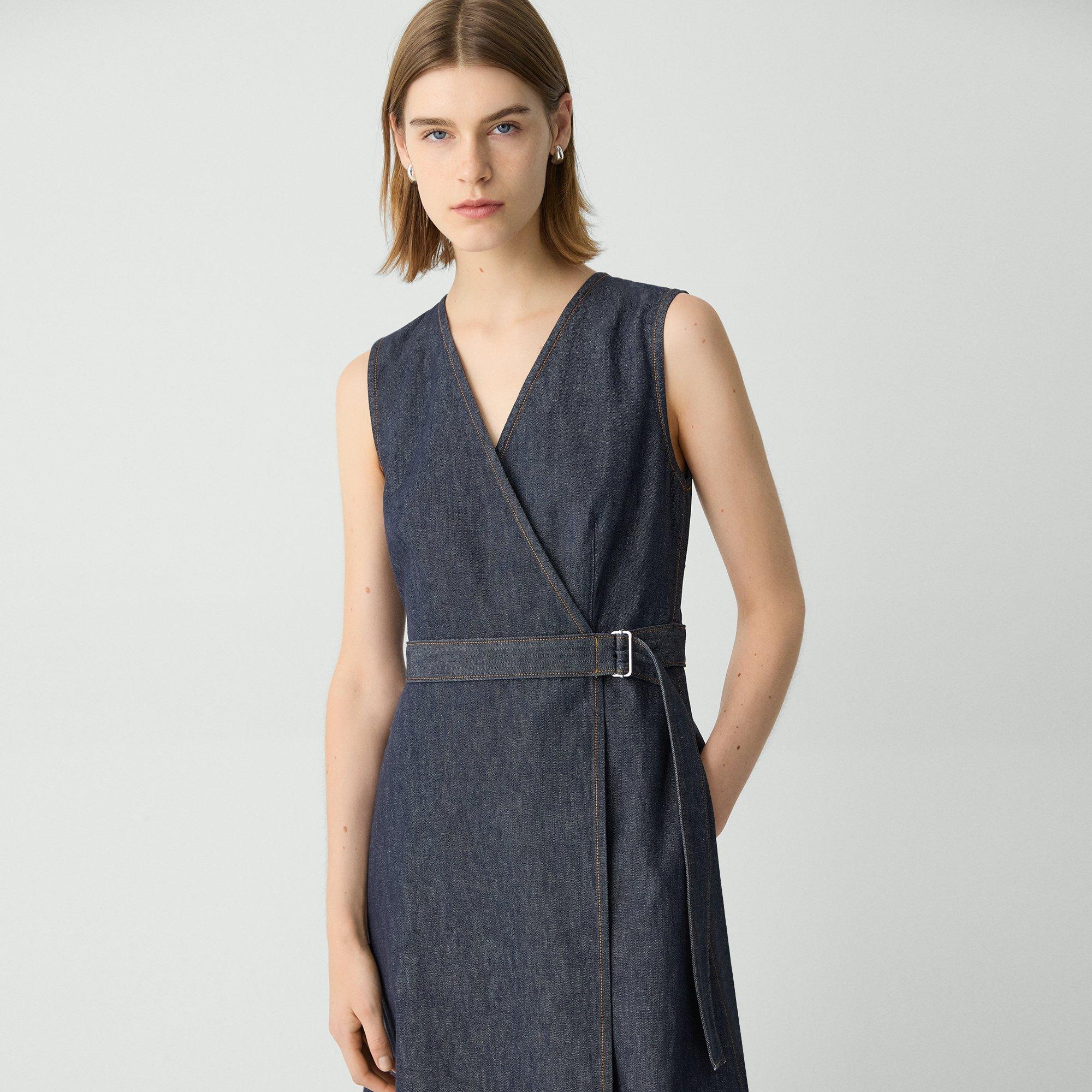 Robe trapèze enveloppante sans manches en denim