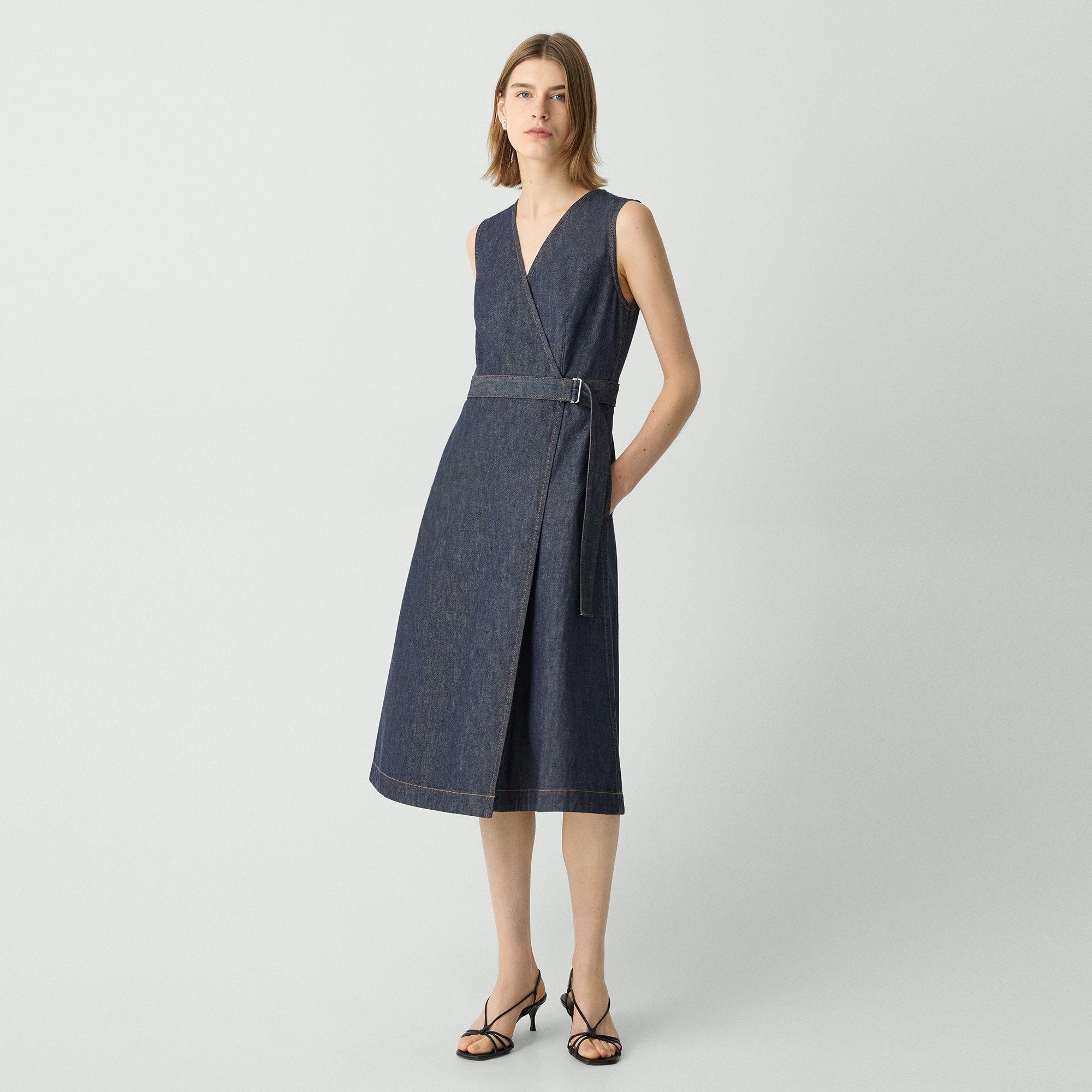 Robe trapèze enveloppante sans manches en denim