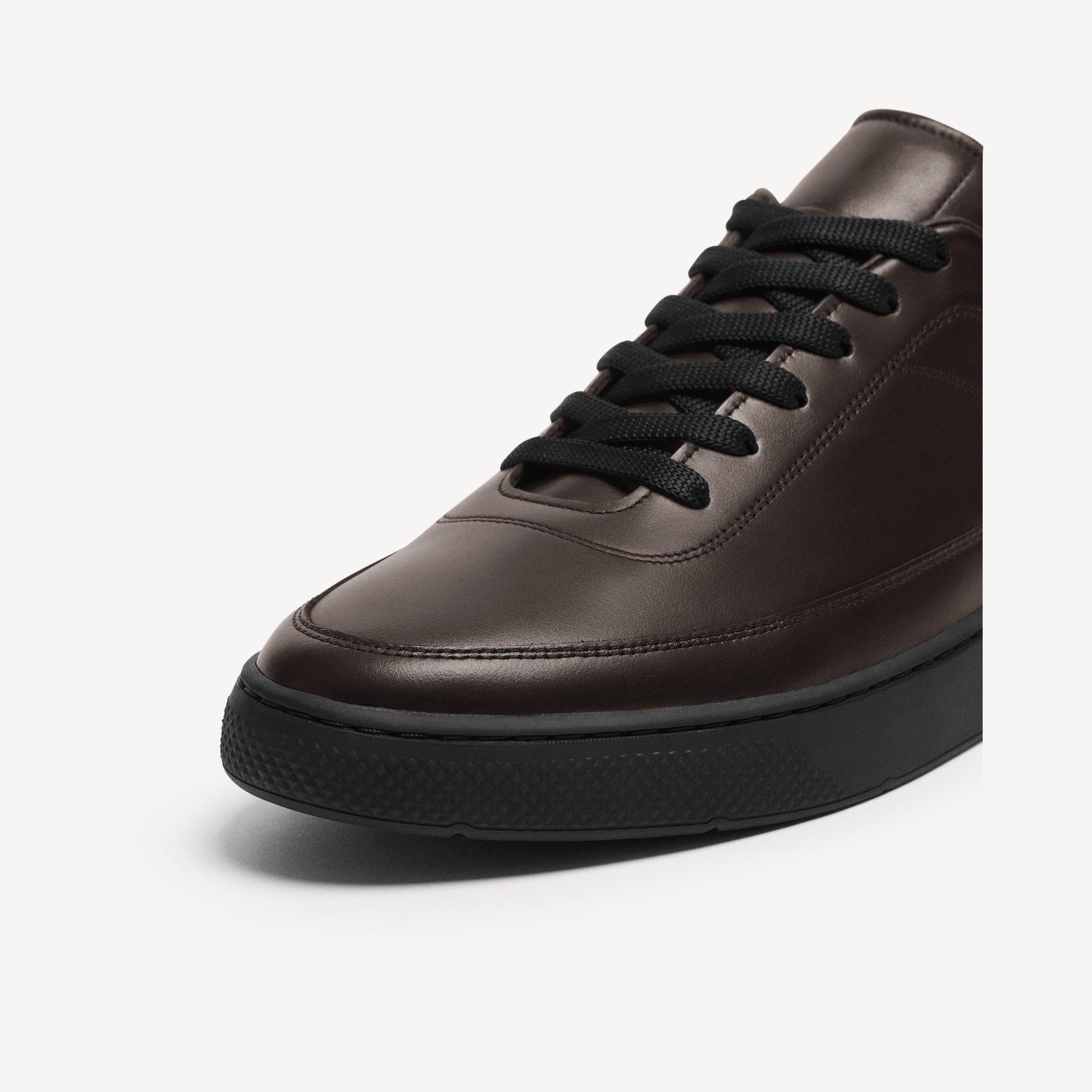 Sneaker in Leather