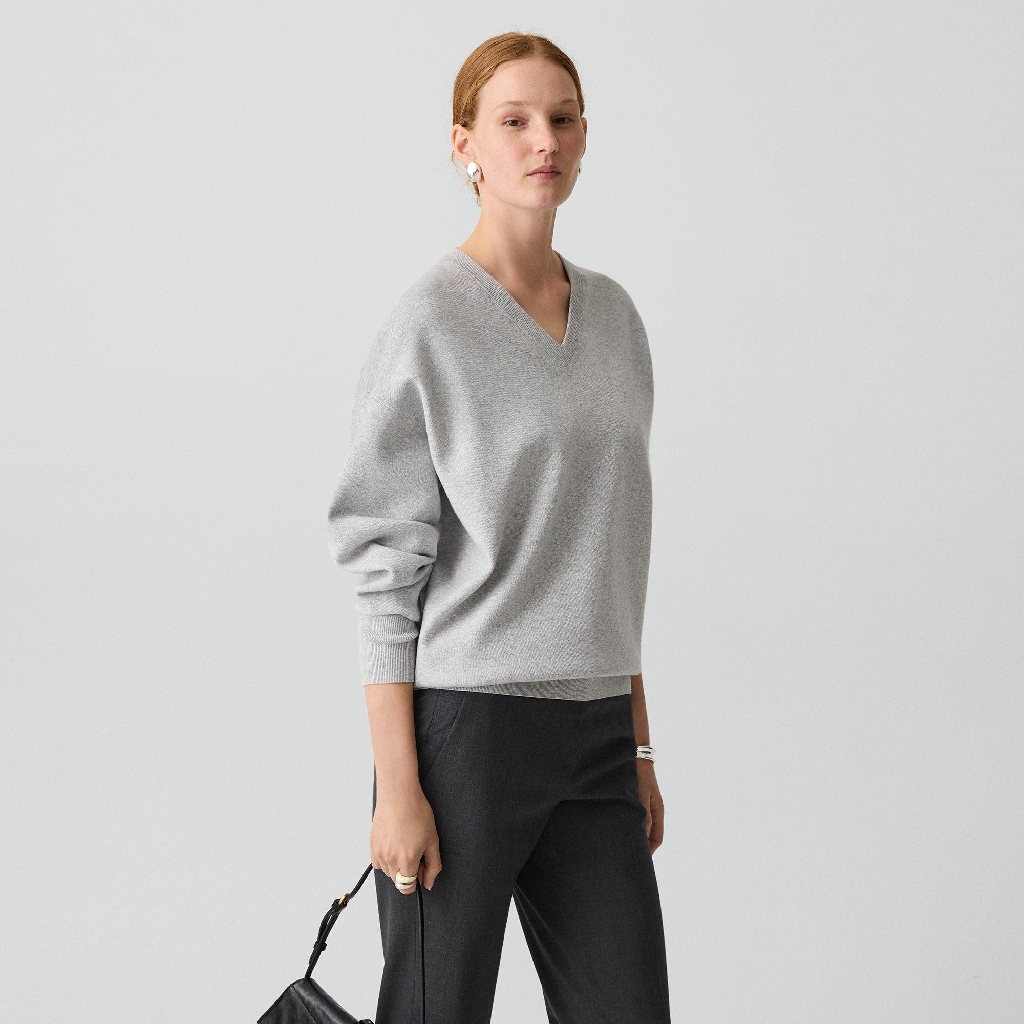 V-Neck Sweatshirt in Light Bilen