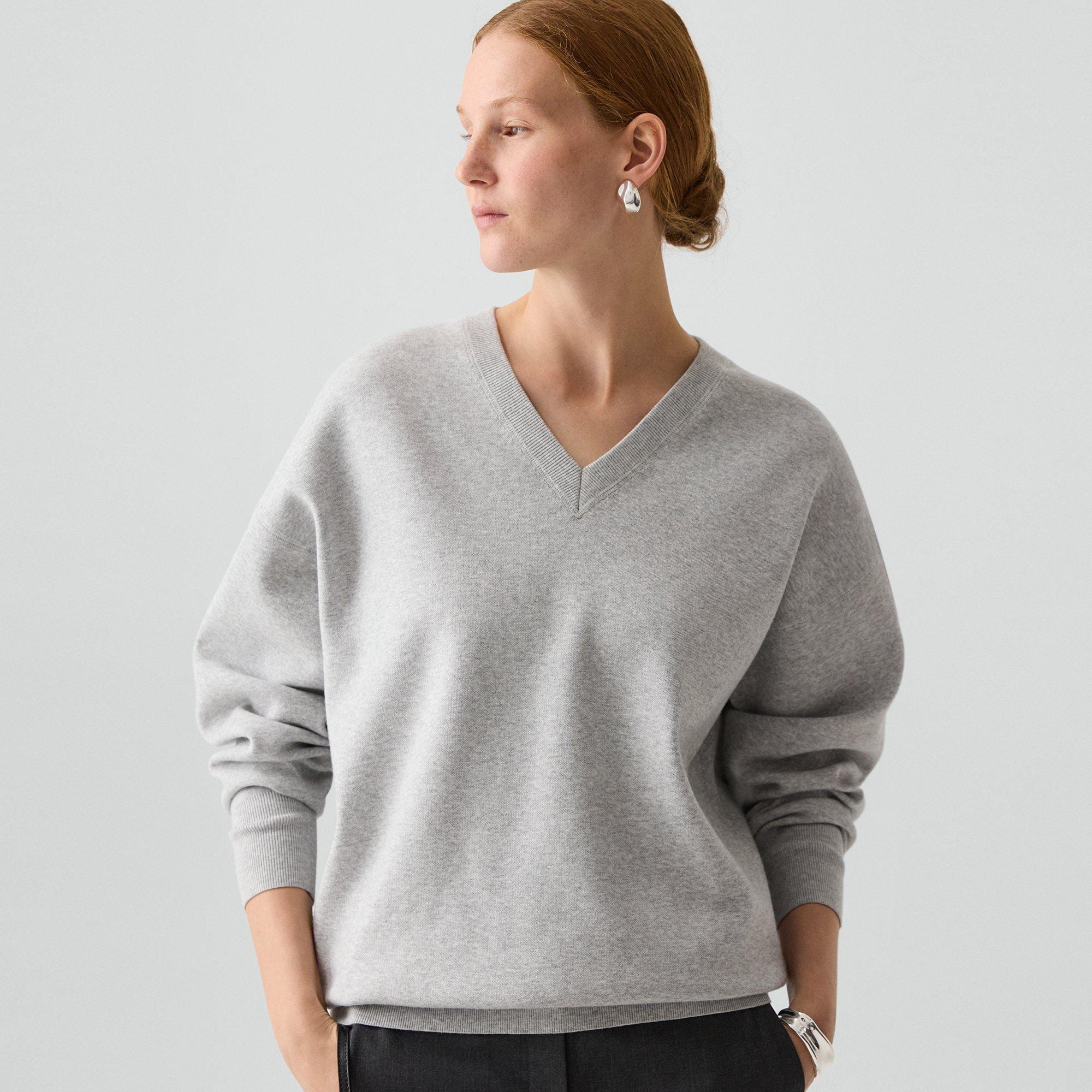V-Neck Sweatshirt in Light Bilen