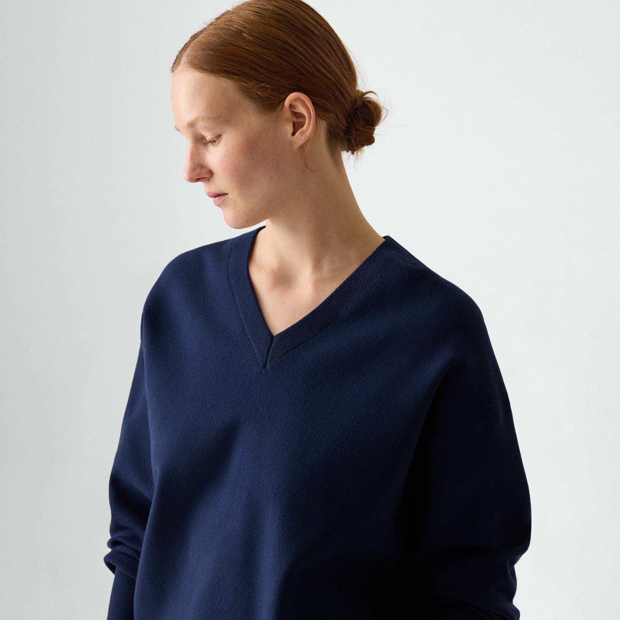 V-Neck Sweatshirt in Light Bilen