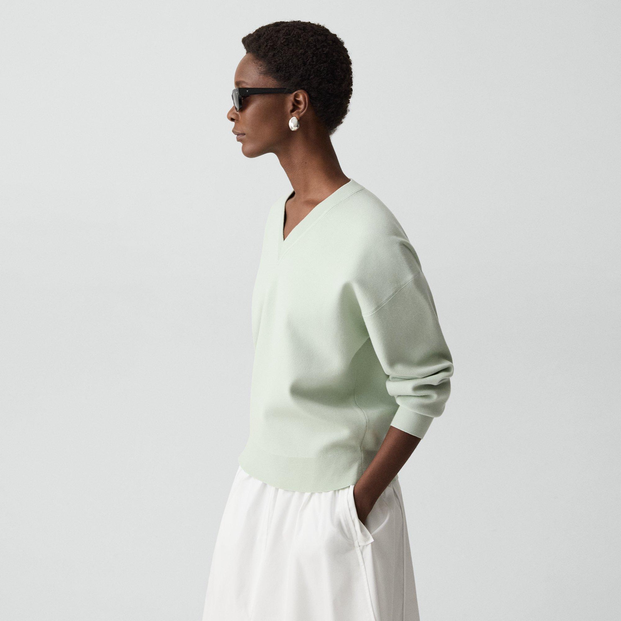 V-Neck Sweatshirt in Light Bilen