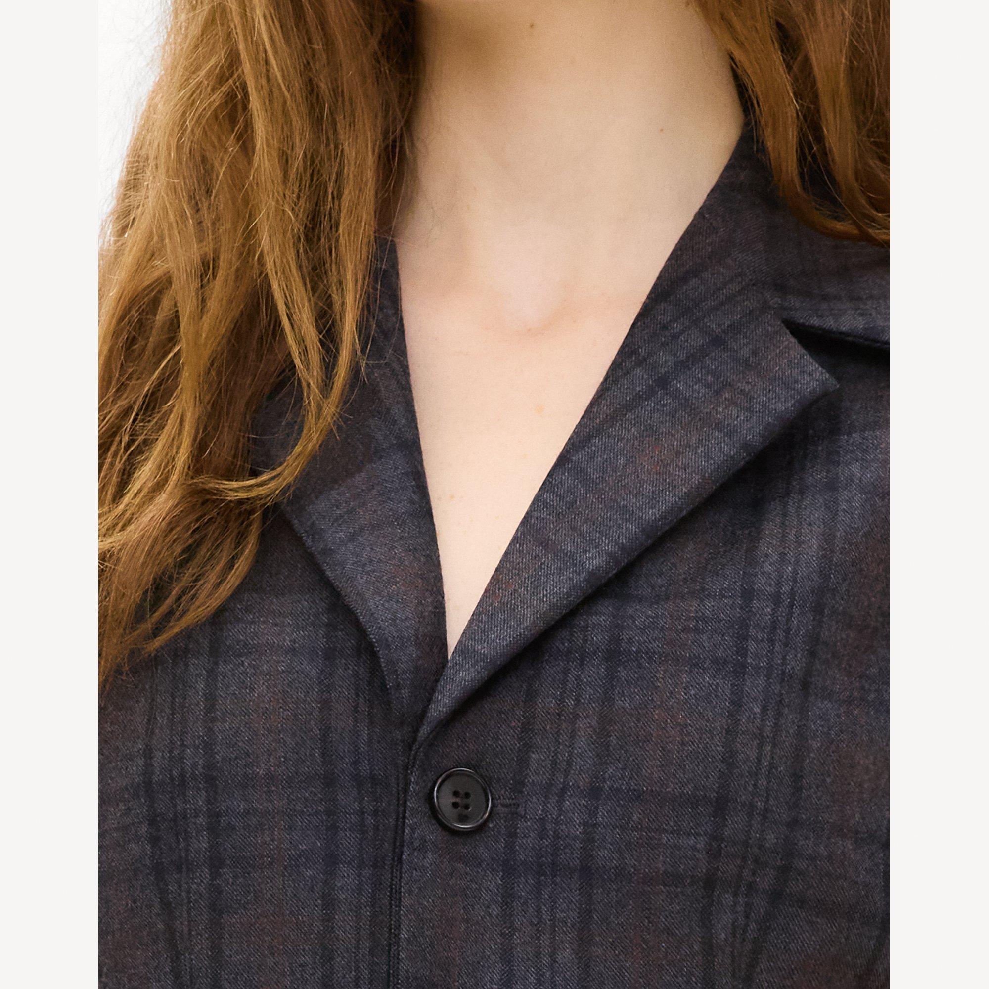 Slim Three-Button Vest in Plaid Sleek Flannel