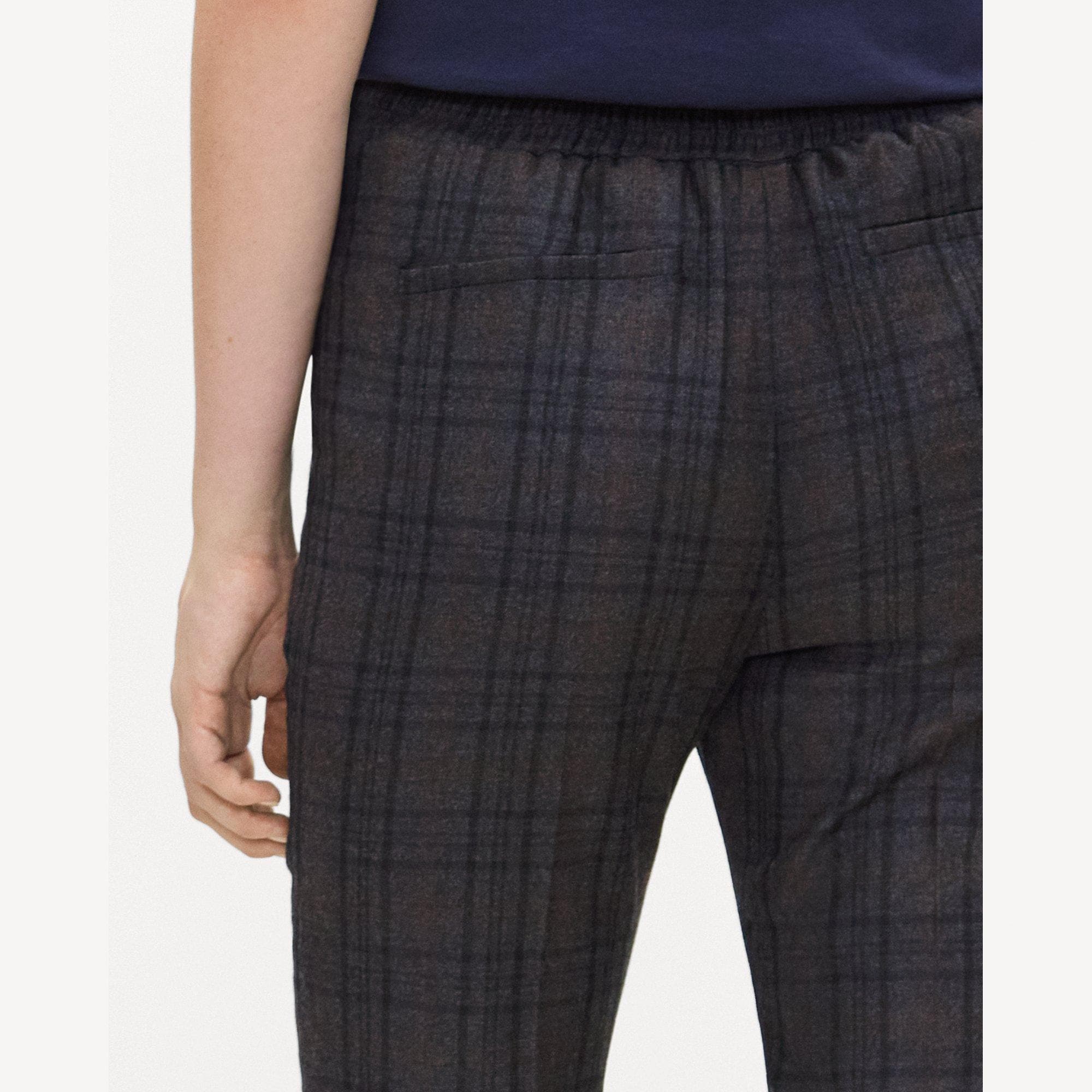 Marcee Cropped Pull-On Pant in Plaid Sleek Flannel