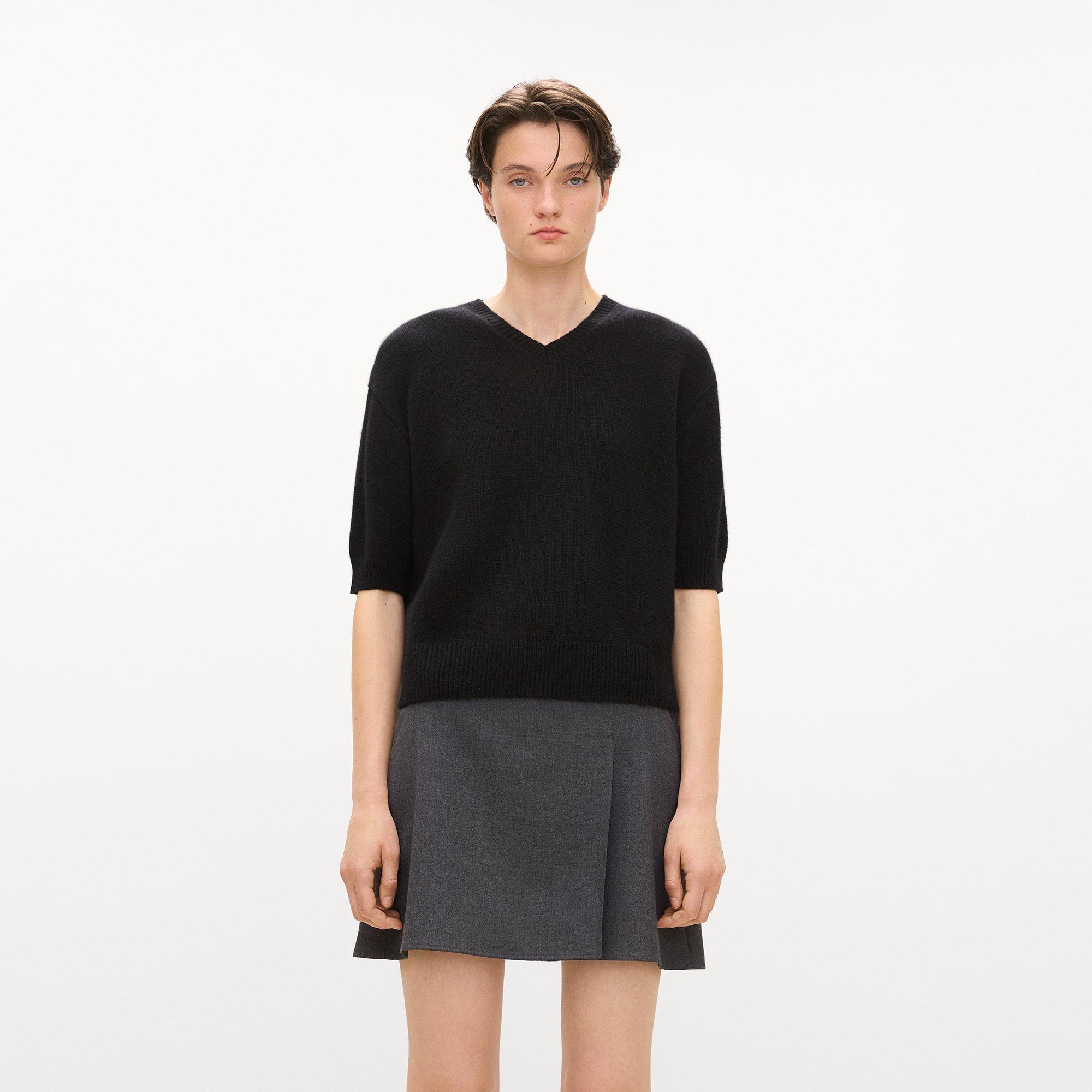 Cropped V-Neck Tee in Cashmere
