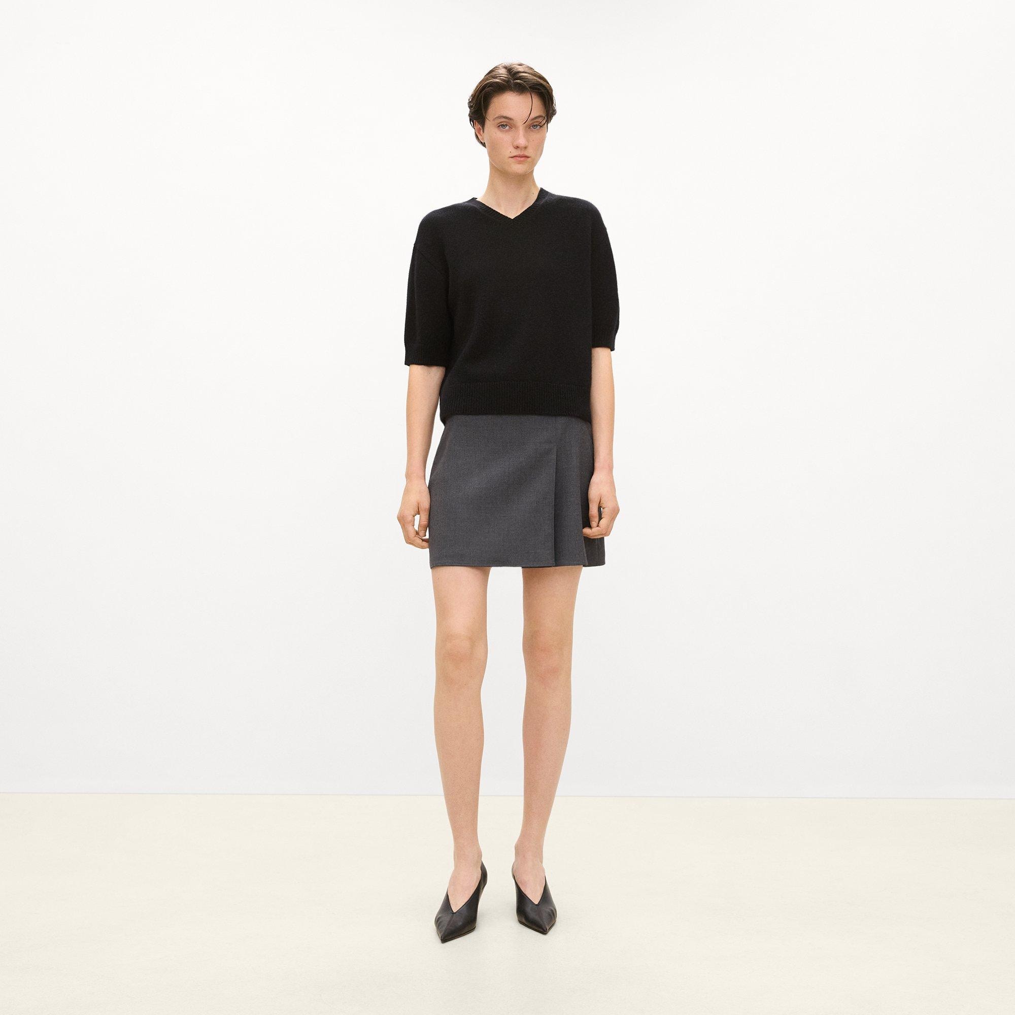 Cropped V-Neck Tee in Cashmere