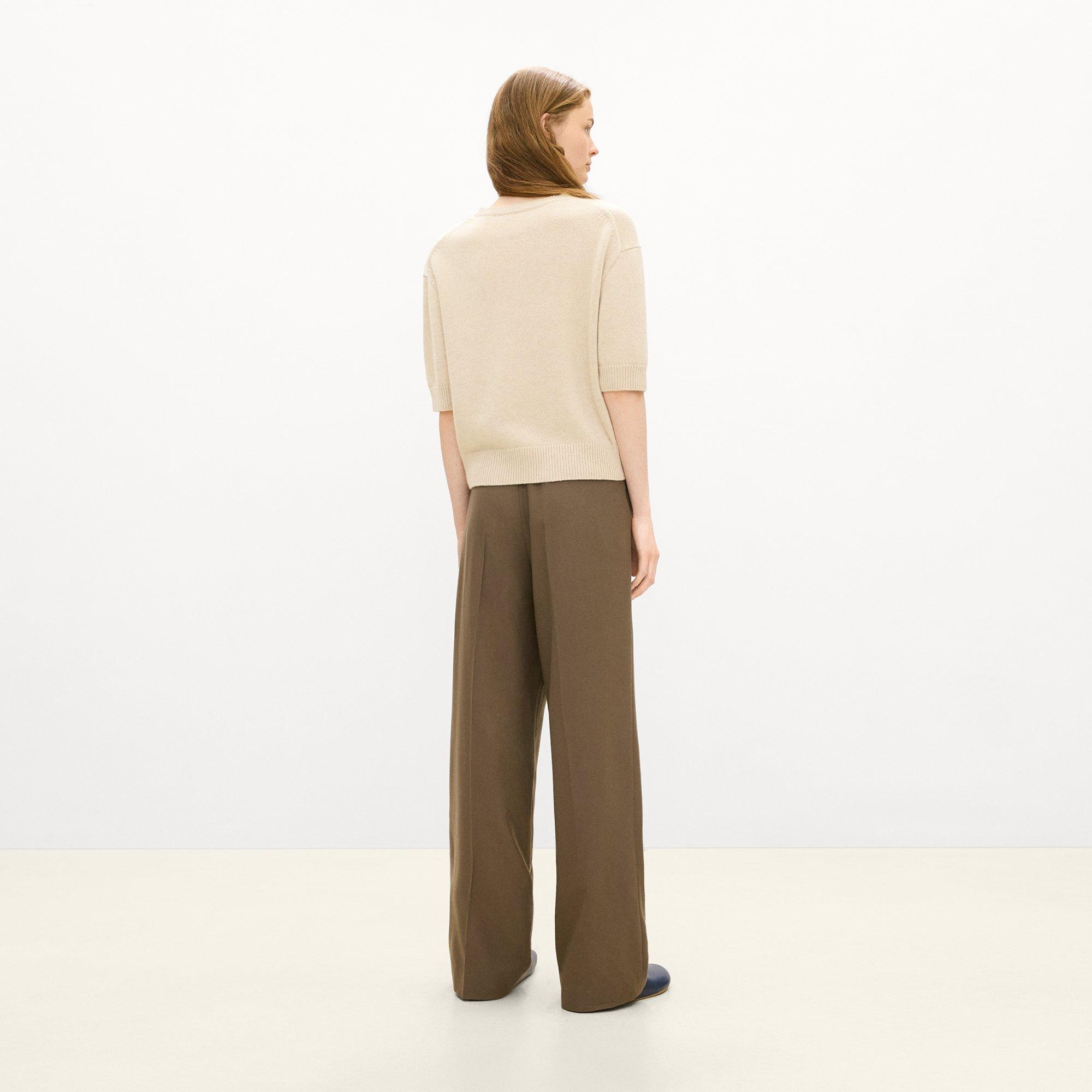Cropped V-Neck Tee in Cashmere