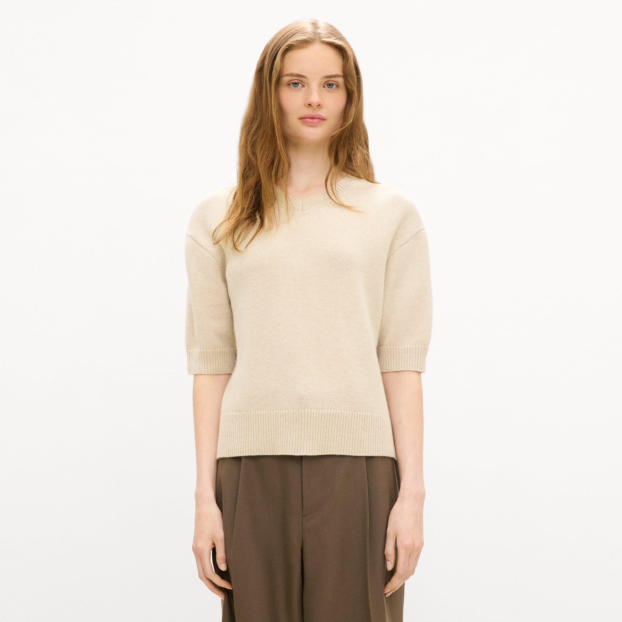 Cropped V-Neck Tee in Cashmere
