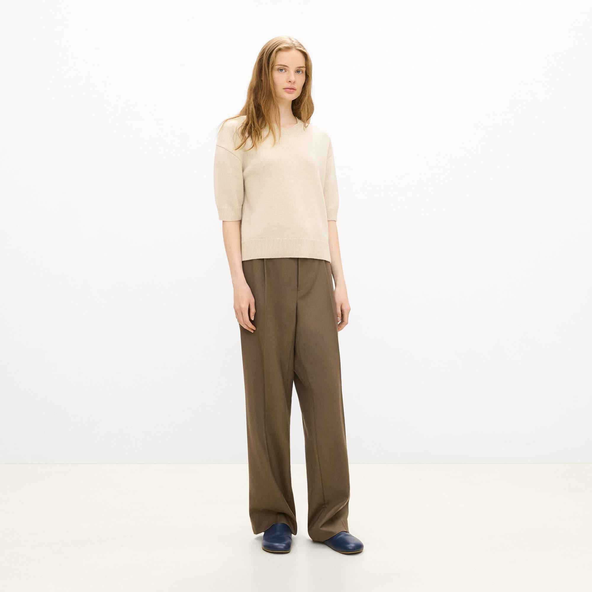 Cropped V-Neck Tee in Cashmere