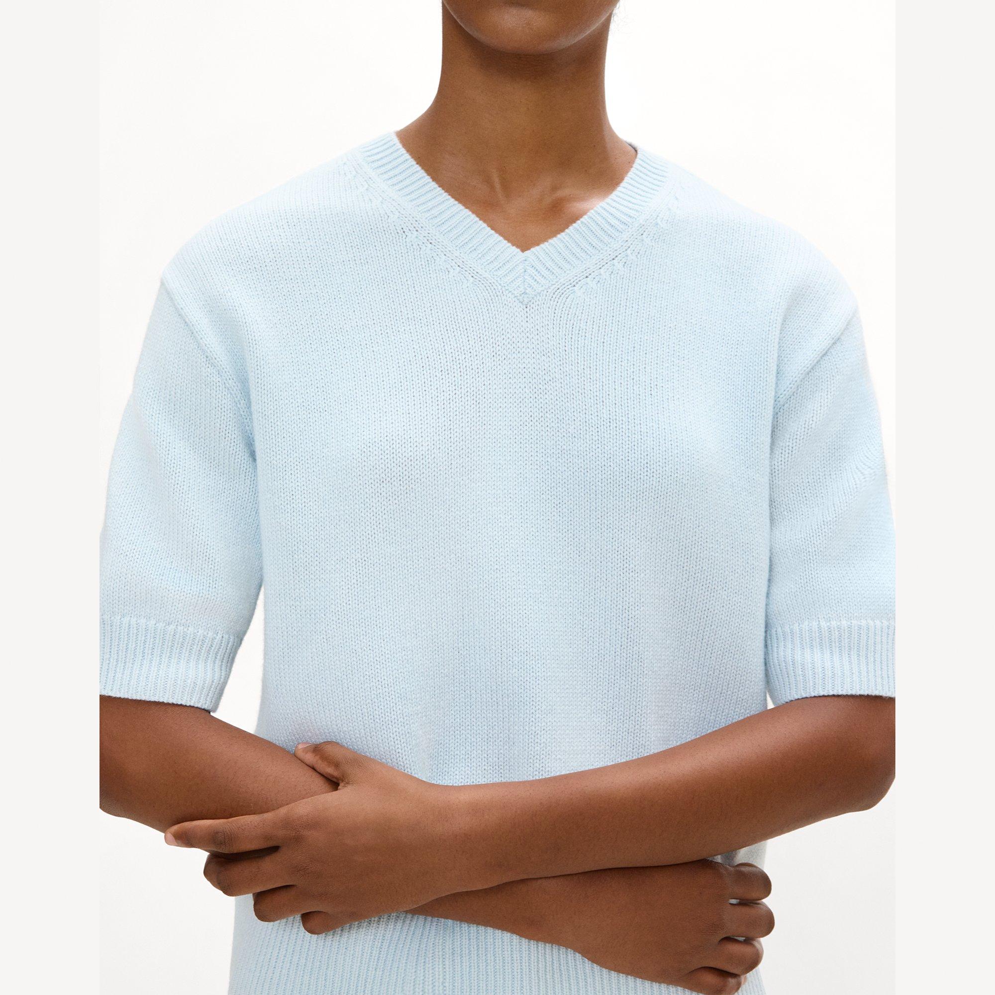 Cropped V-Neck Tee in Cashmere
