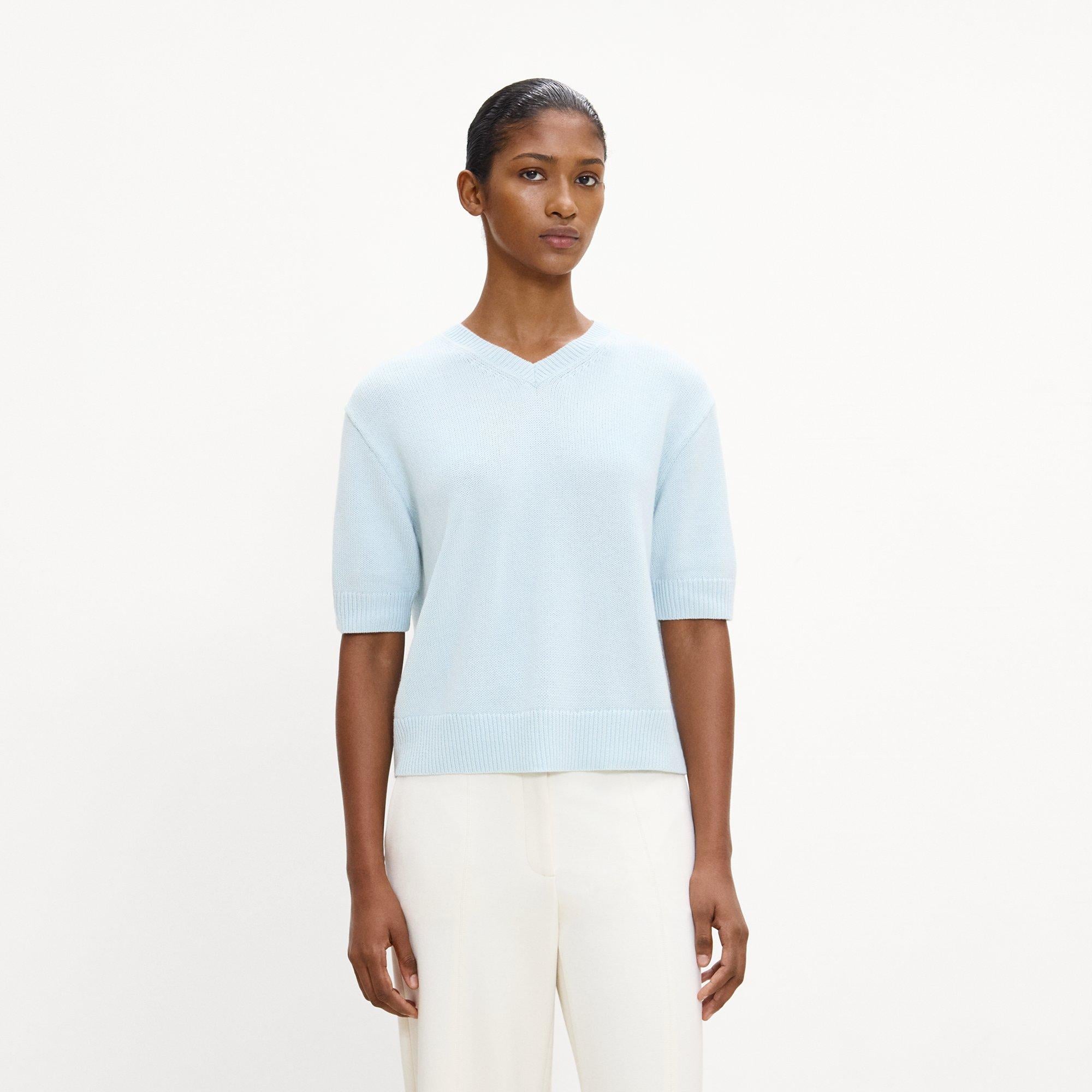 Cropped V-Neck Tee in Cashmere