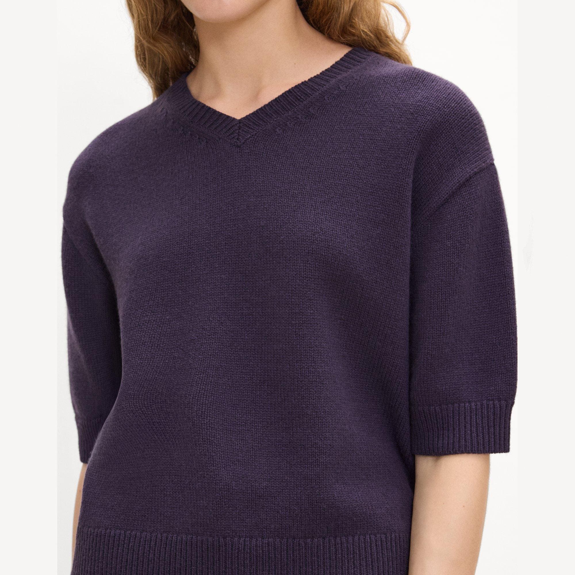 Cropped V-Neck Tee in Cashmere