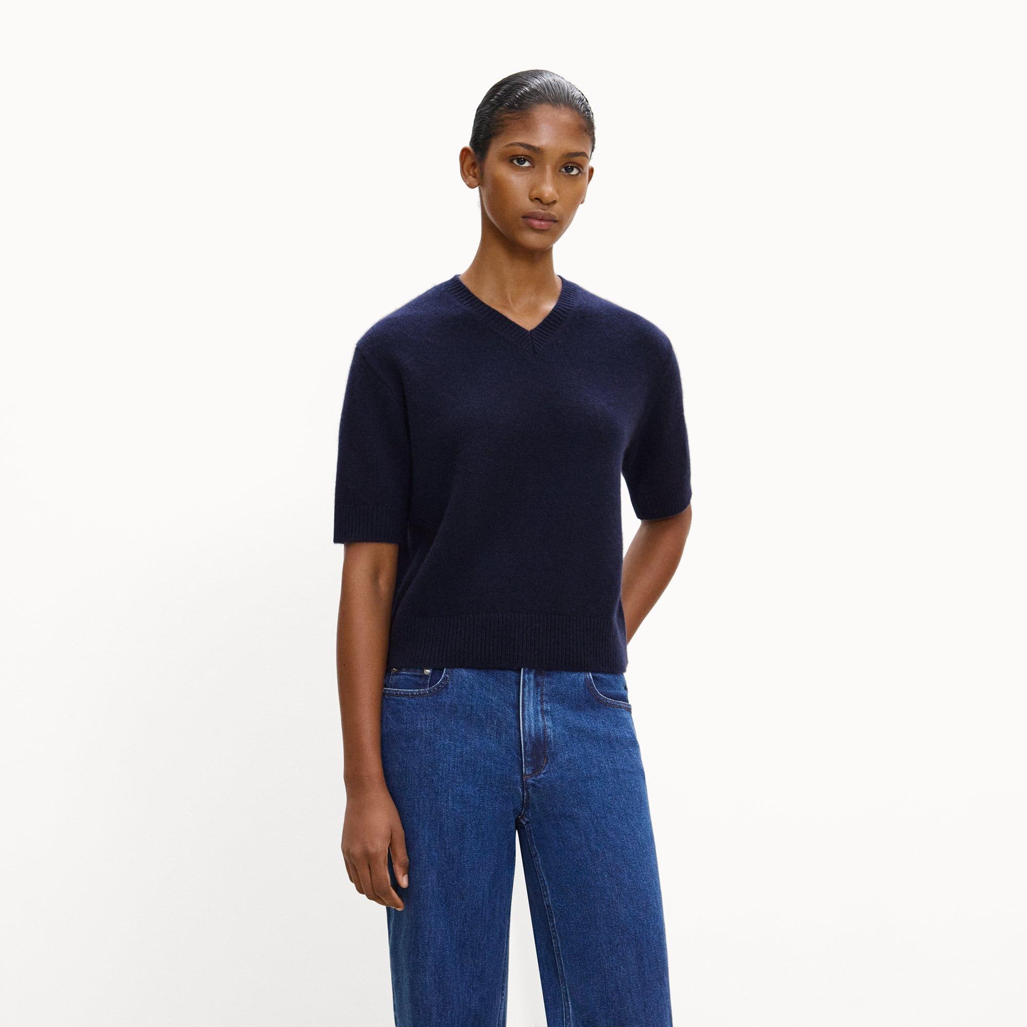 Cropped V-Neck Tee in Cashmere