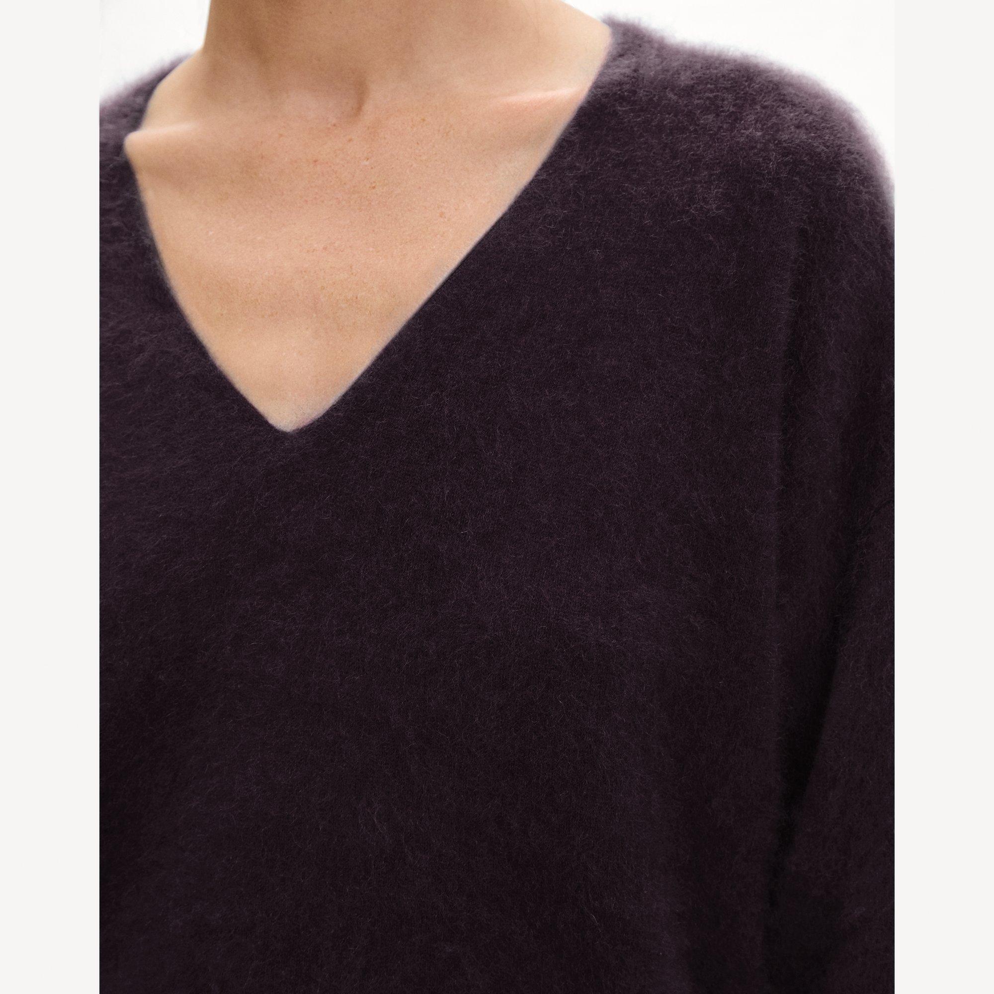 Relaxed V-Neck Sweater in Cashmere