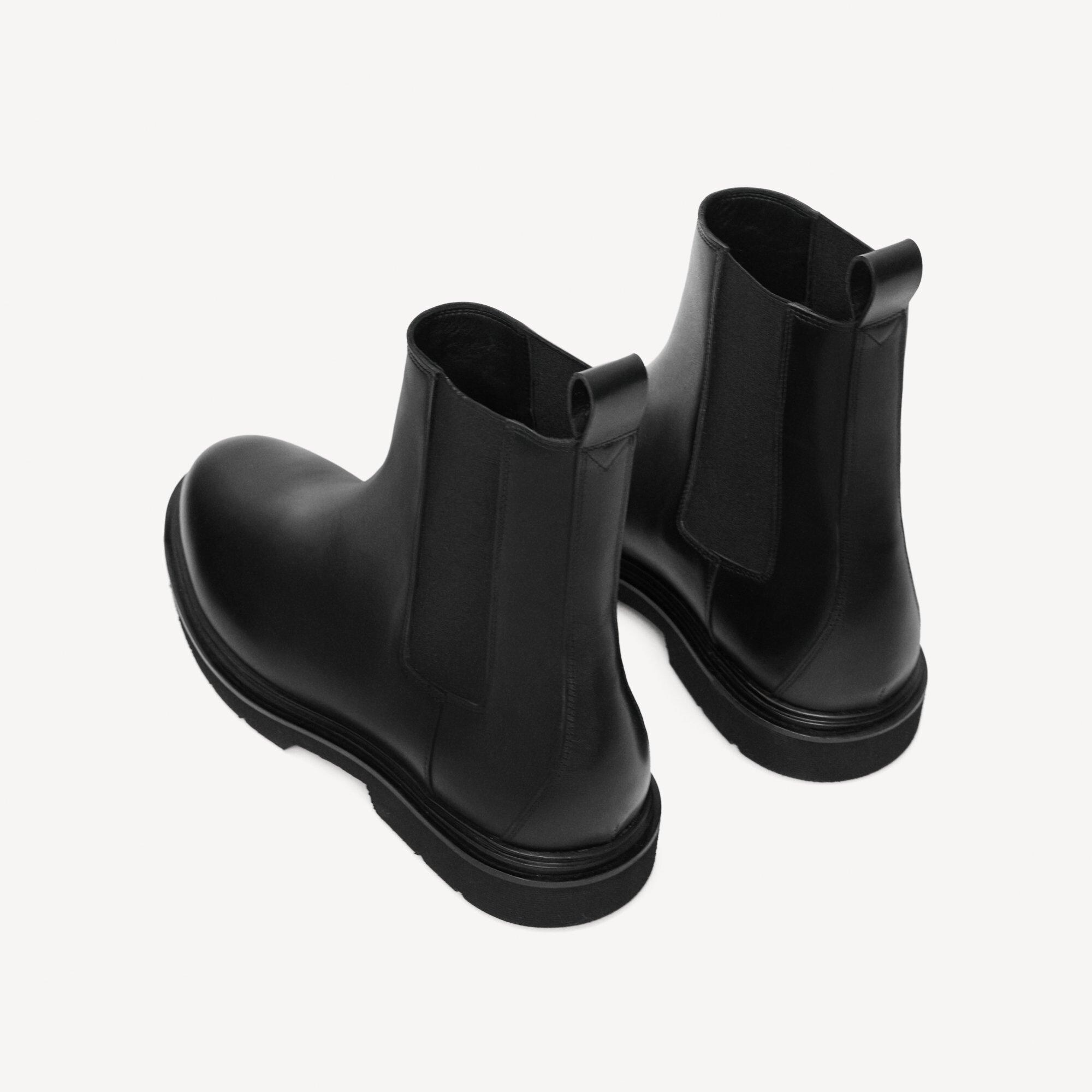 Chelsea Boot in Leather