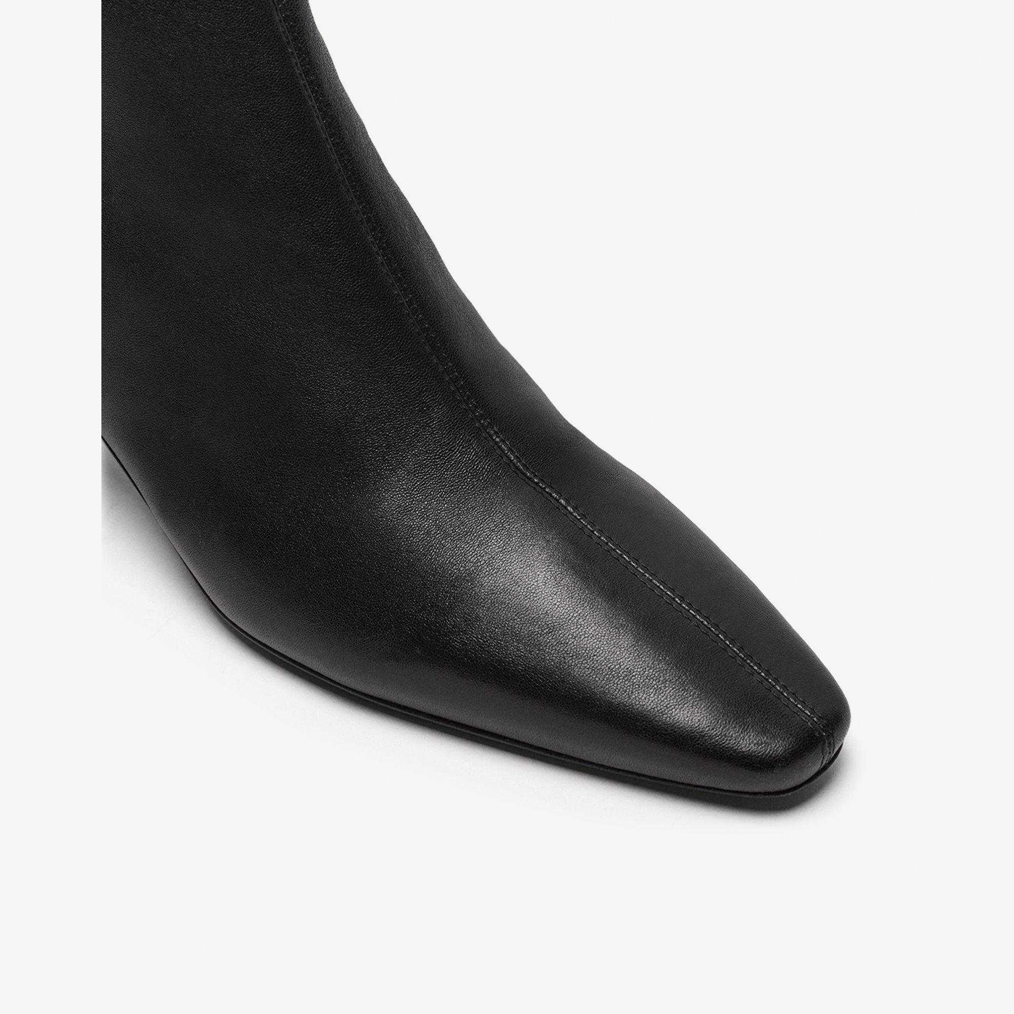 Ainsle Bootie in Smooth Leather
