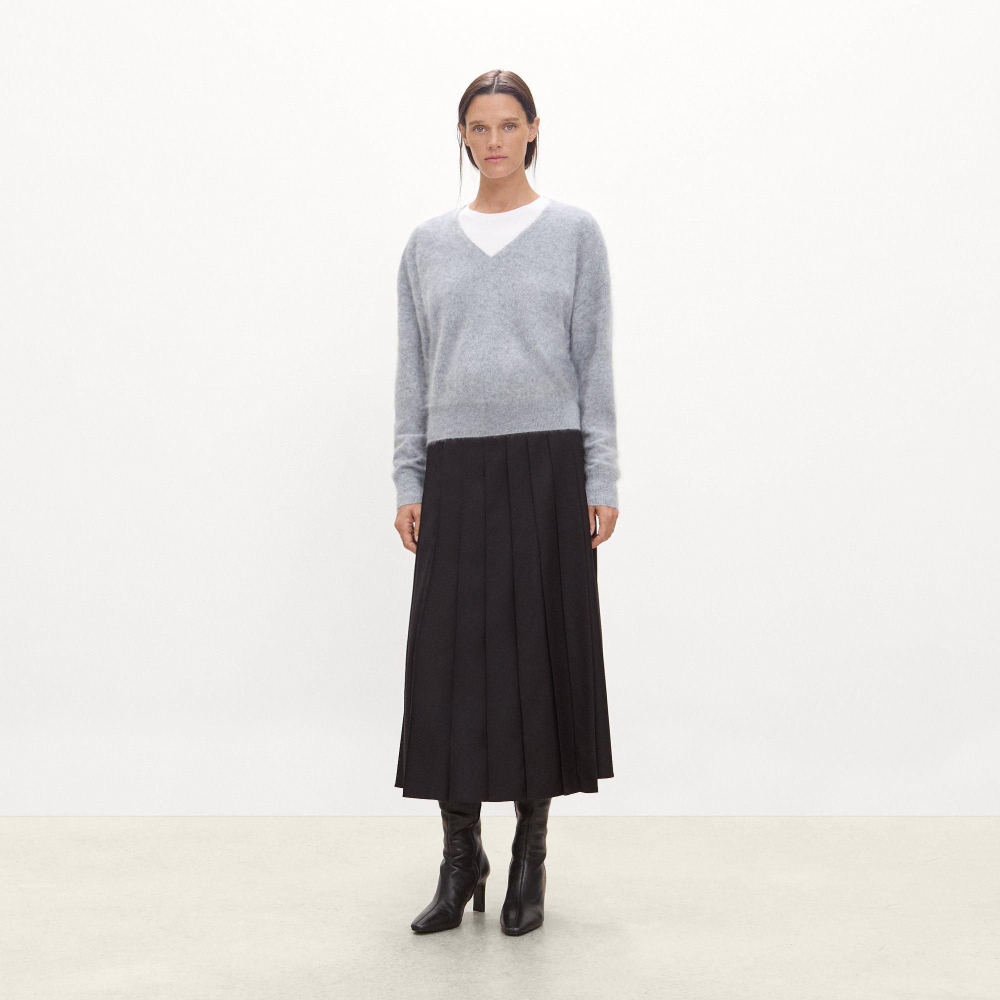 Relaxed V-Neck Sweater in Airy Cashmere