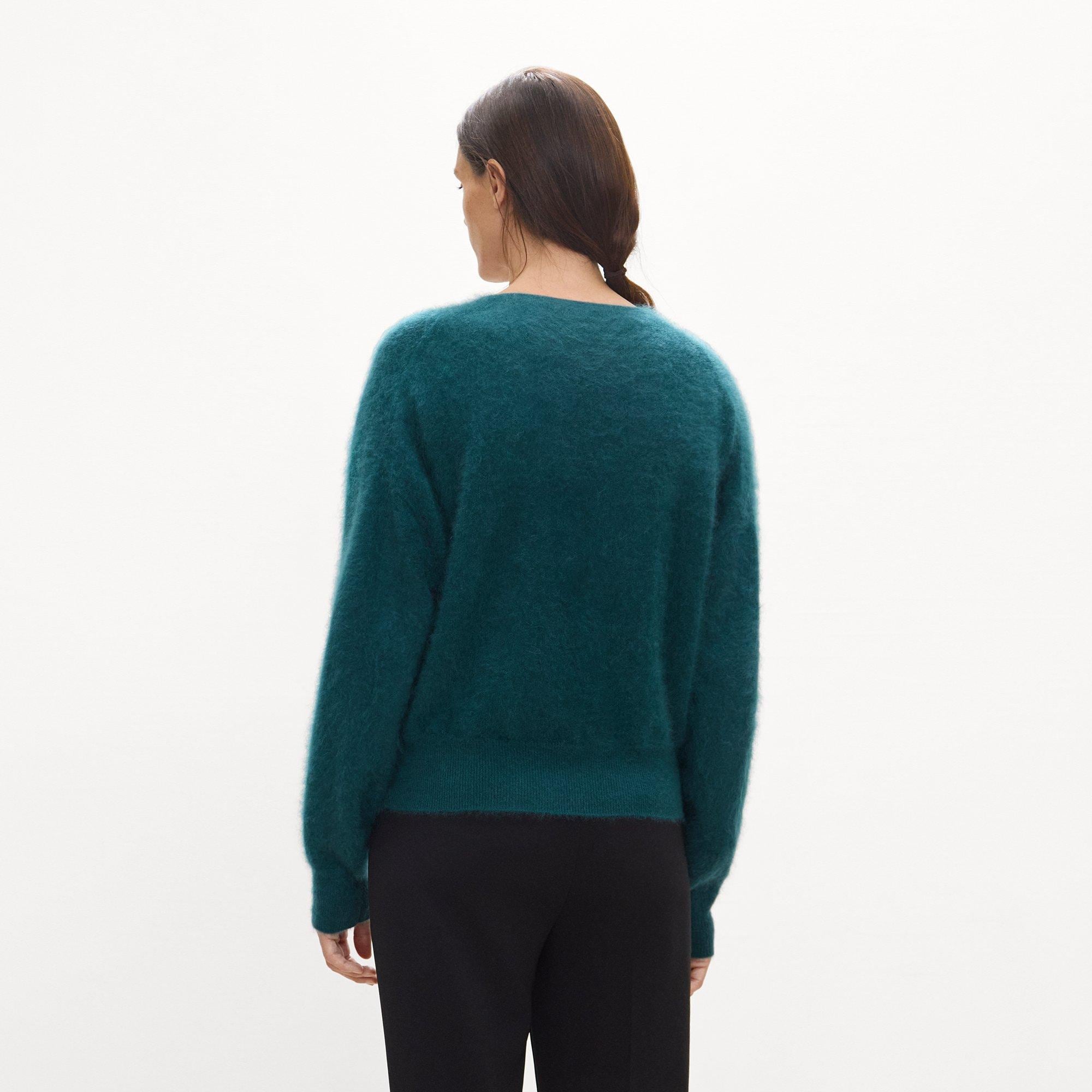 Relaxed V-Neck Sweater in Airy Cashmere
