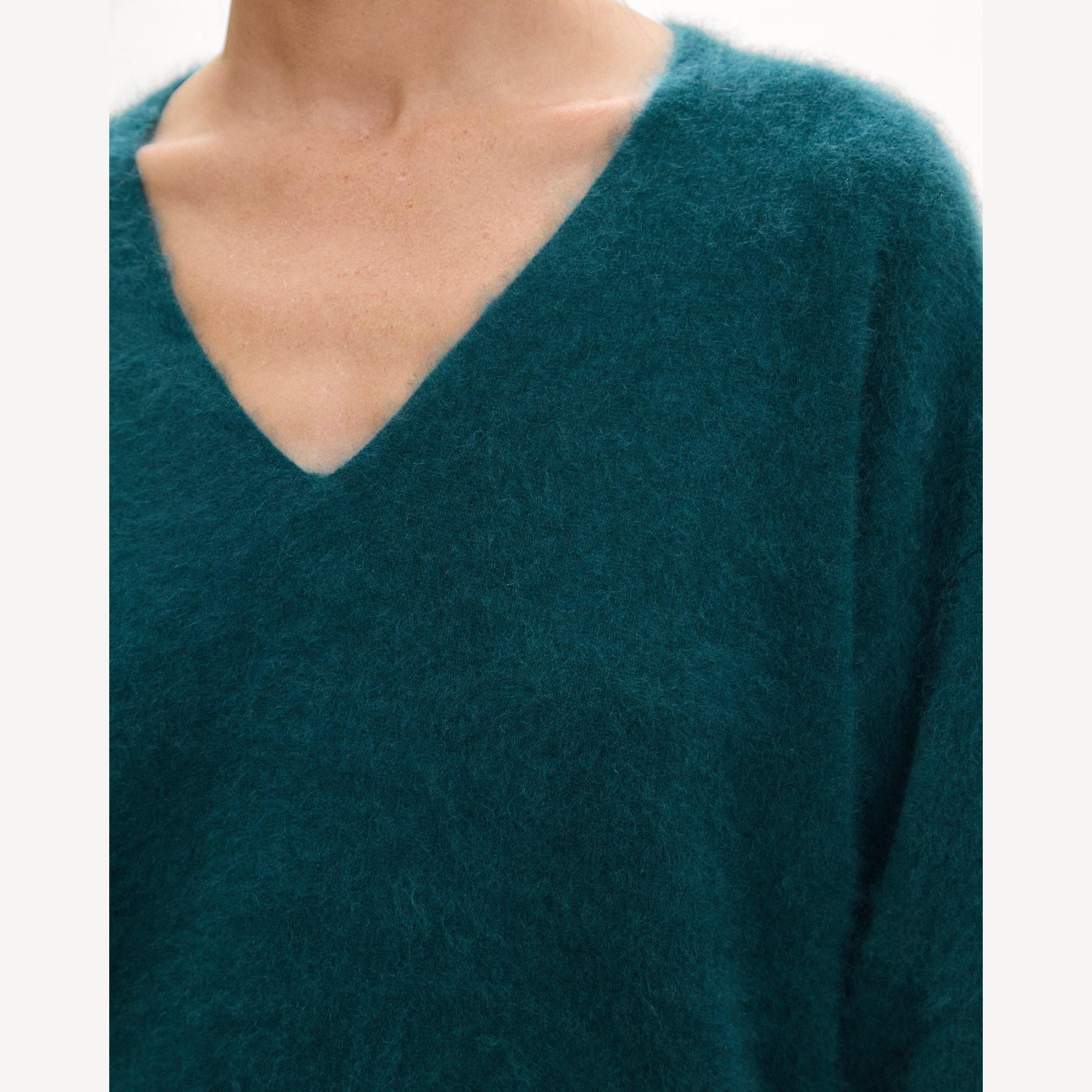 Relaxed V-Neck Sweater in Airy Cashmere