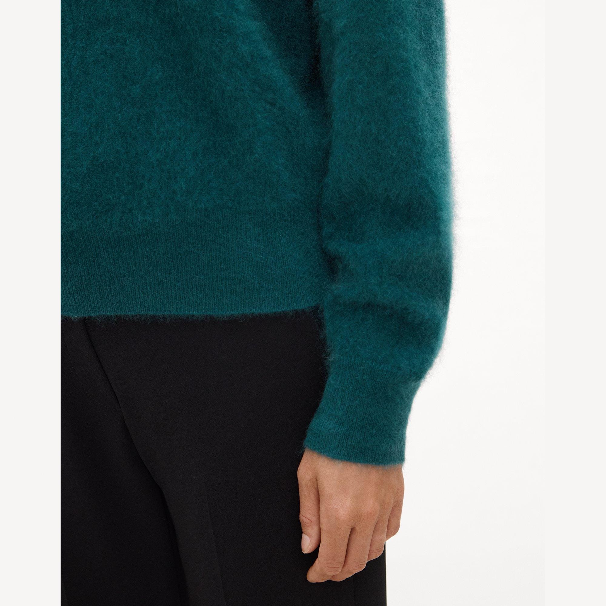 Relaxed V-Neck Sweater in Airy Cashmere