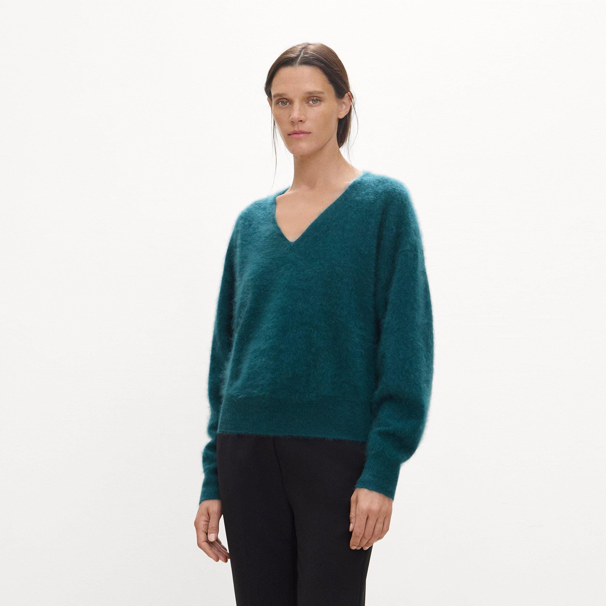 Relaxed V-Neck Sweater in Airy Cashmere