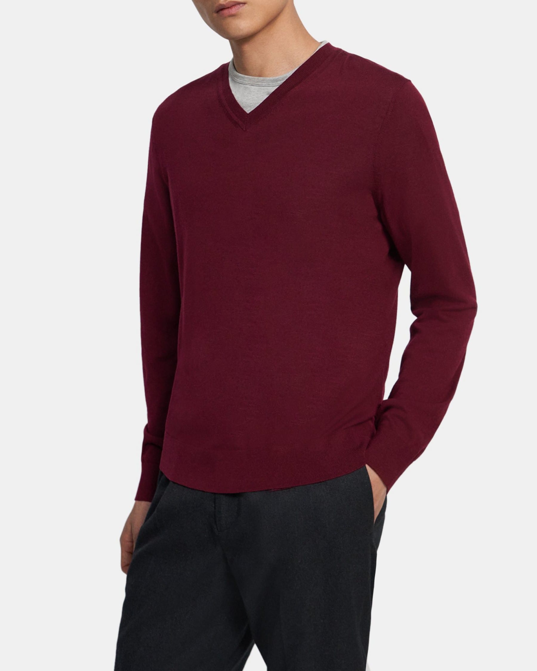띠어리 Theory V-Neck Sweater in Merino Wool,WINE