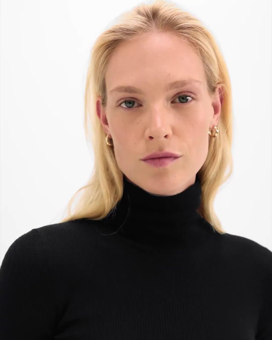 Leenda Short-Sleeve Turtleneck in Regal Wool