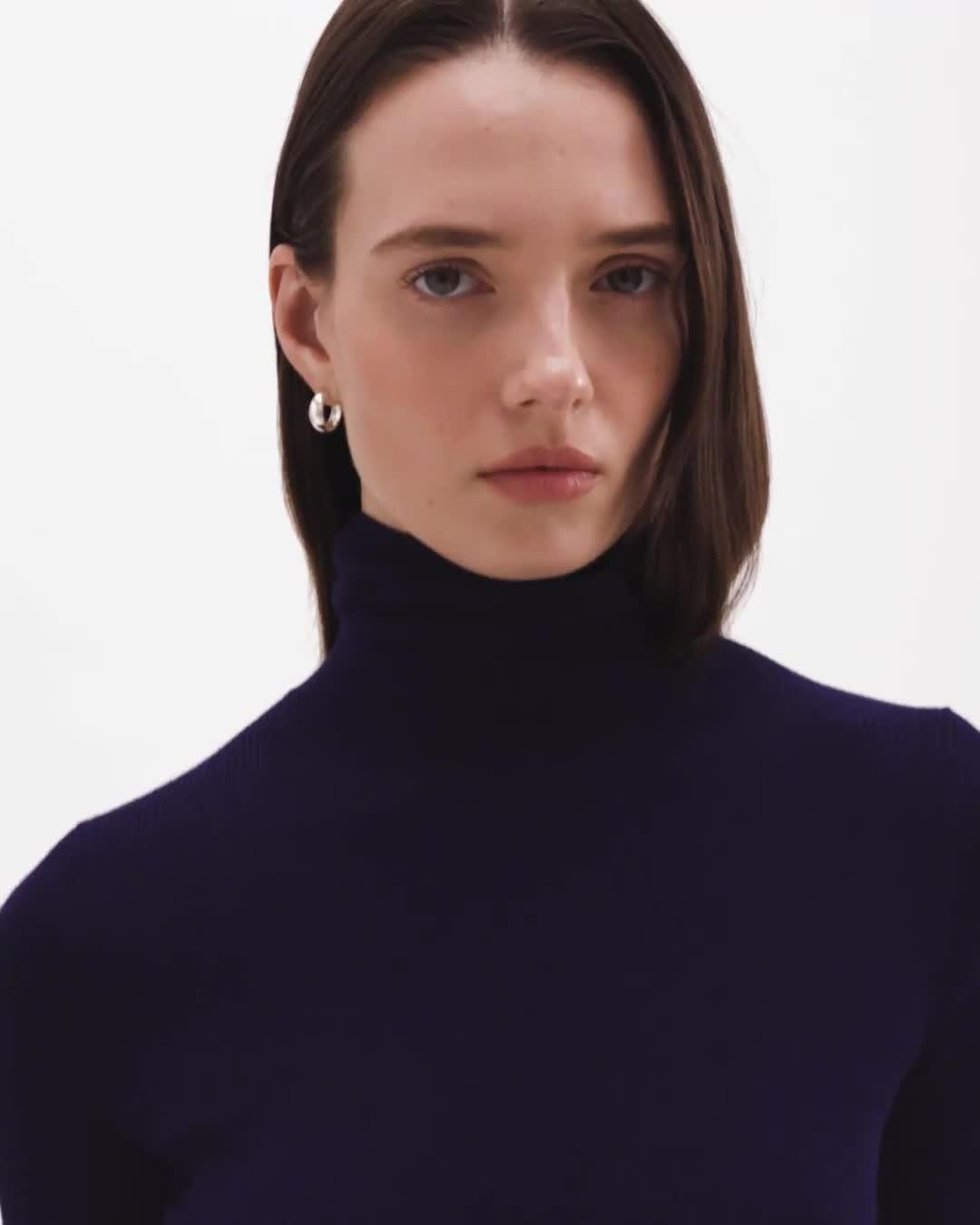 Leenda Short-Sleeve Turtleneck in Regal Wool