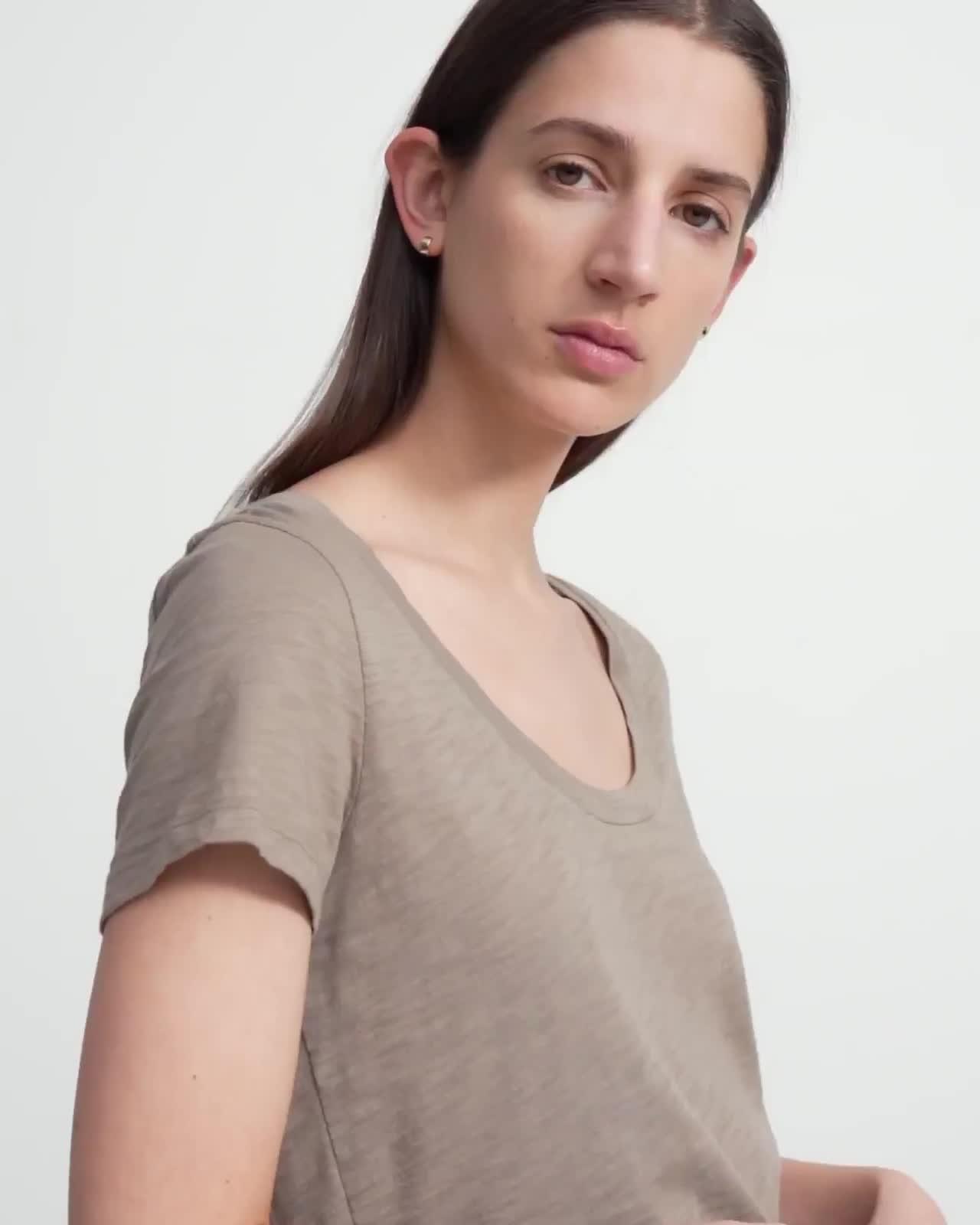 Open Neck Tee in Organic Cotton