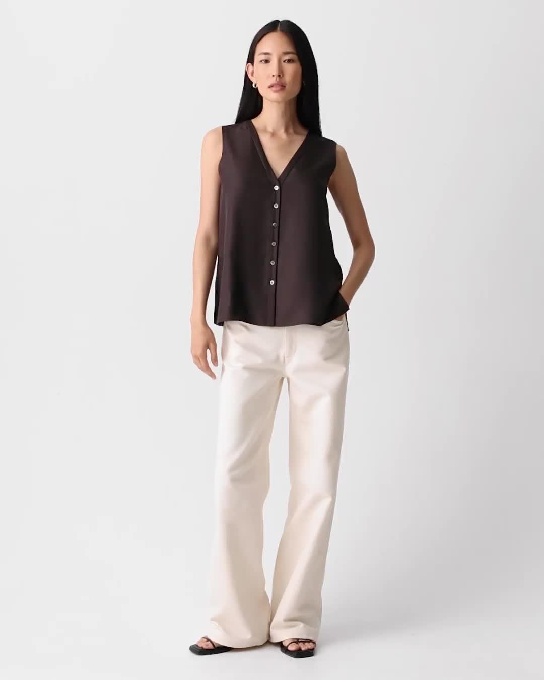 Sleeveless Button-Down Blouse in Mod Silk Twill