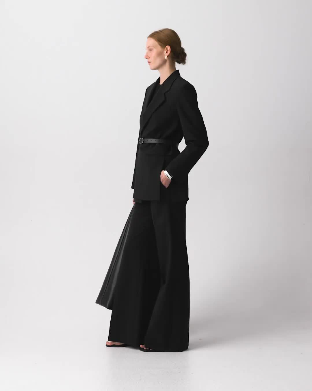 Vented Blazer in Good Wool