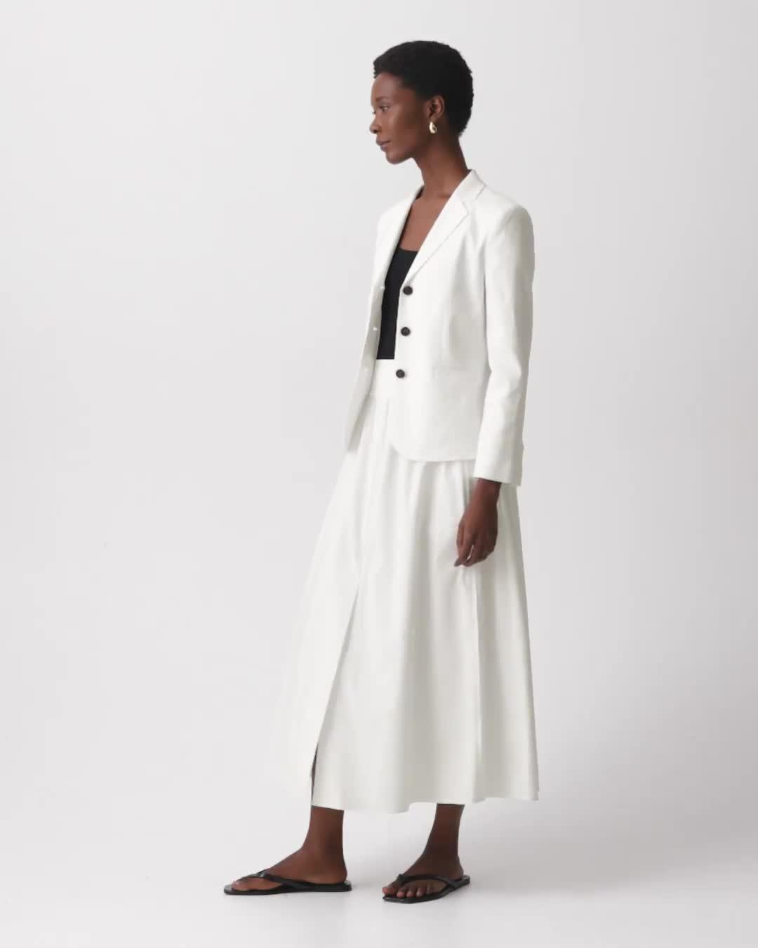 Shrunken Three-Button Blazer in Good Linen