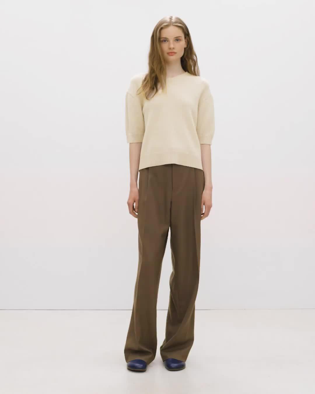 Cropped V-Neck Tee in Cashmere